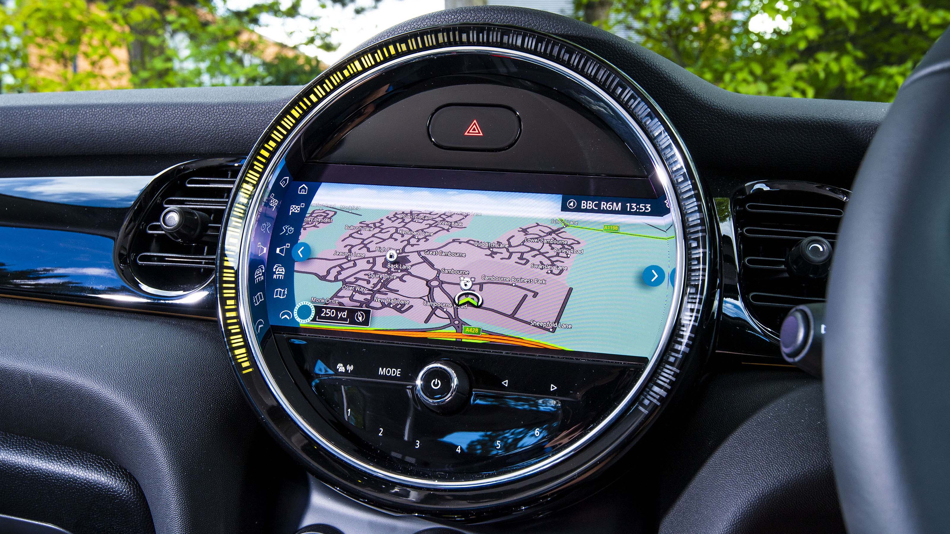 MINI Electric - touchscreen
