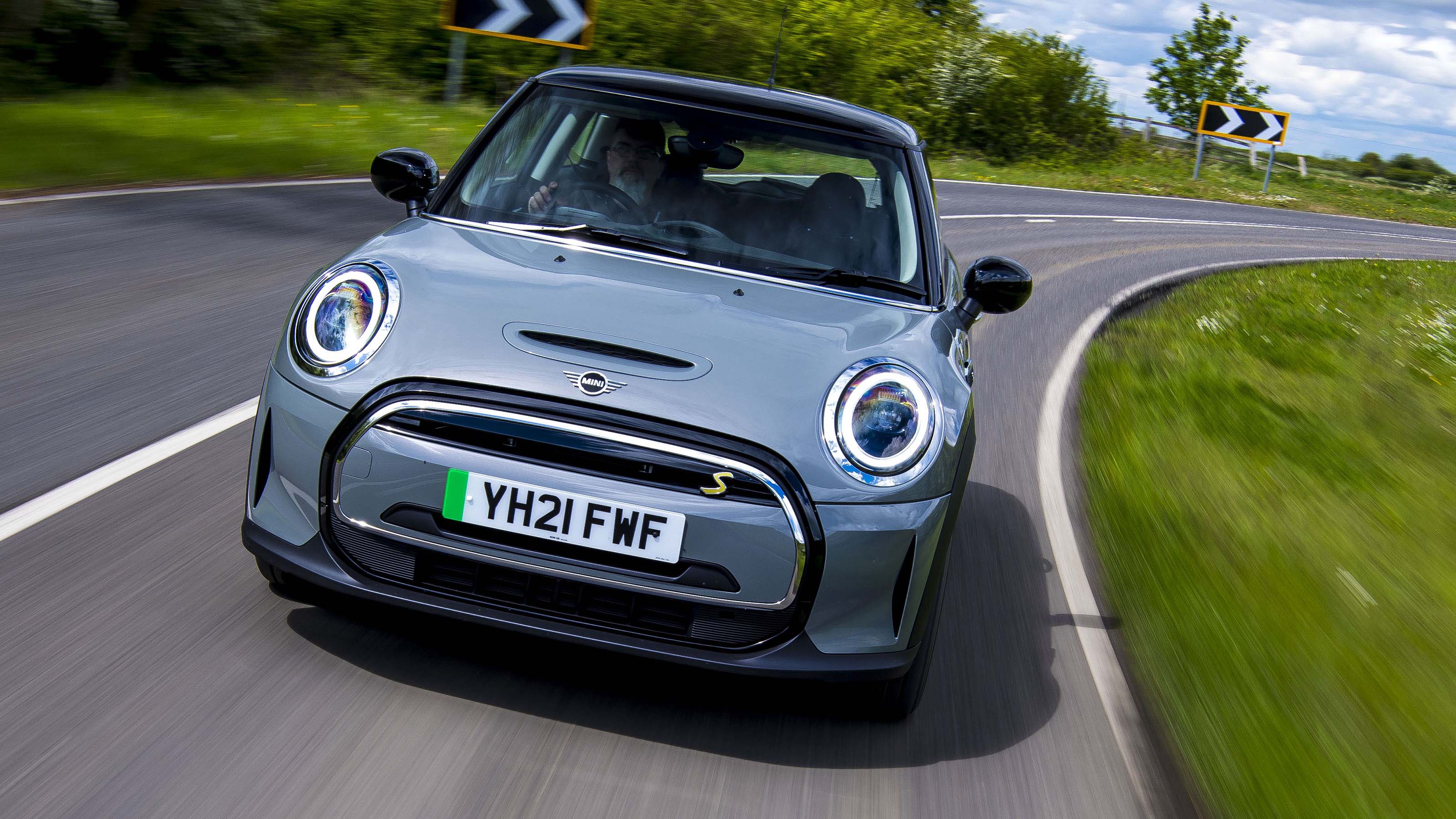 MINI Electric - front dynamic