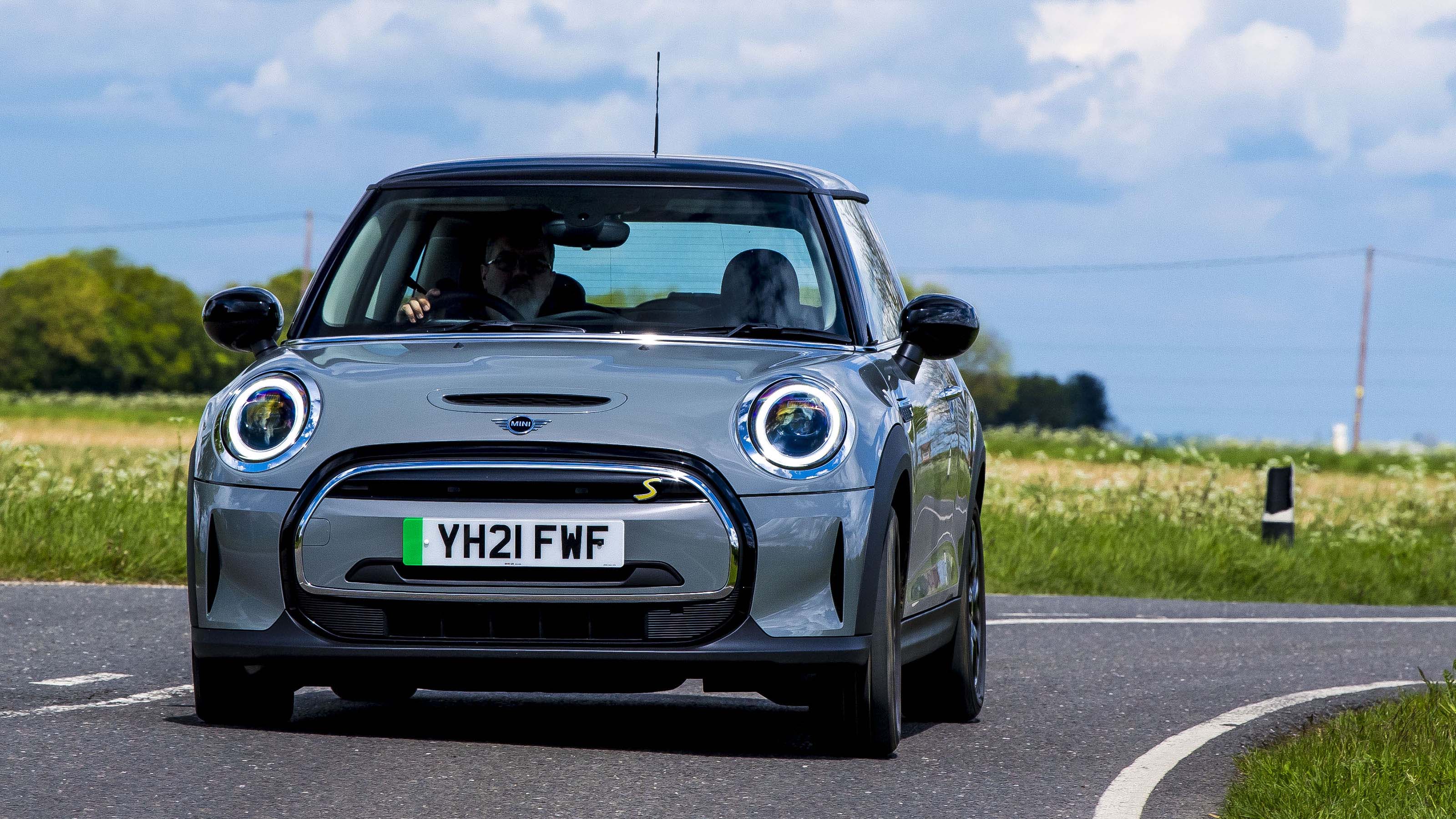 MINI Electric - front dynamic 2