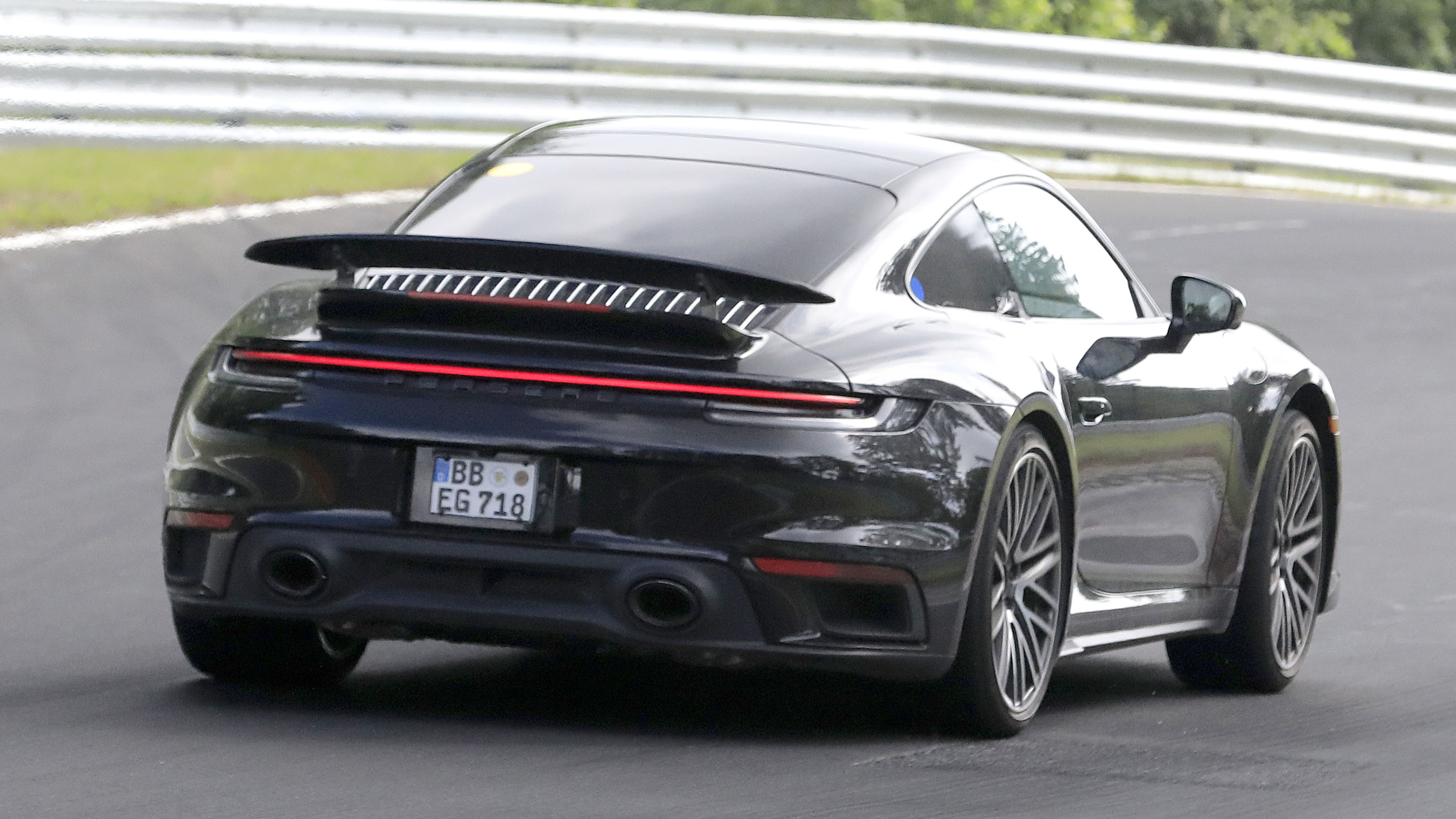 Hybrid Porsche 911 spy shot