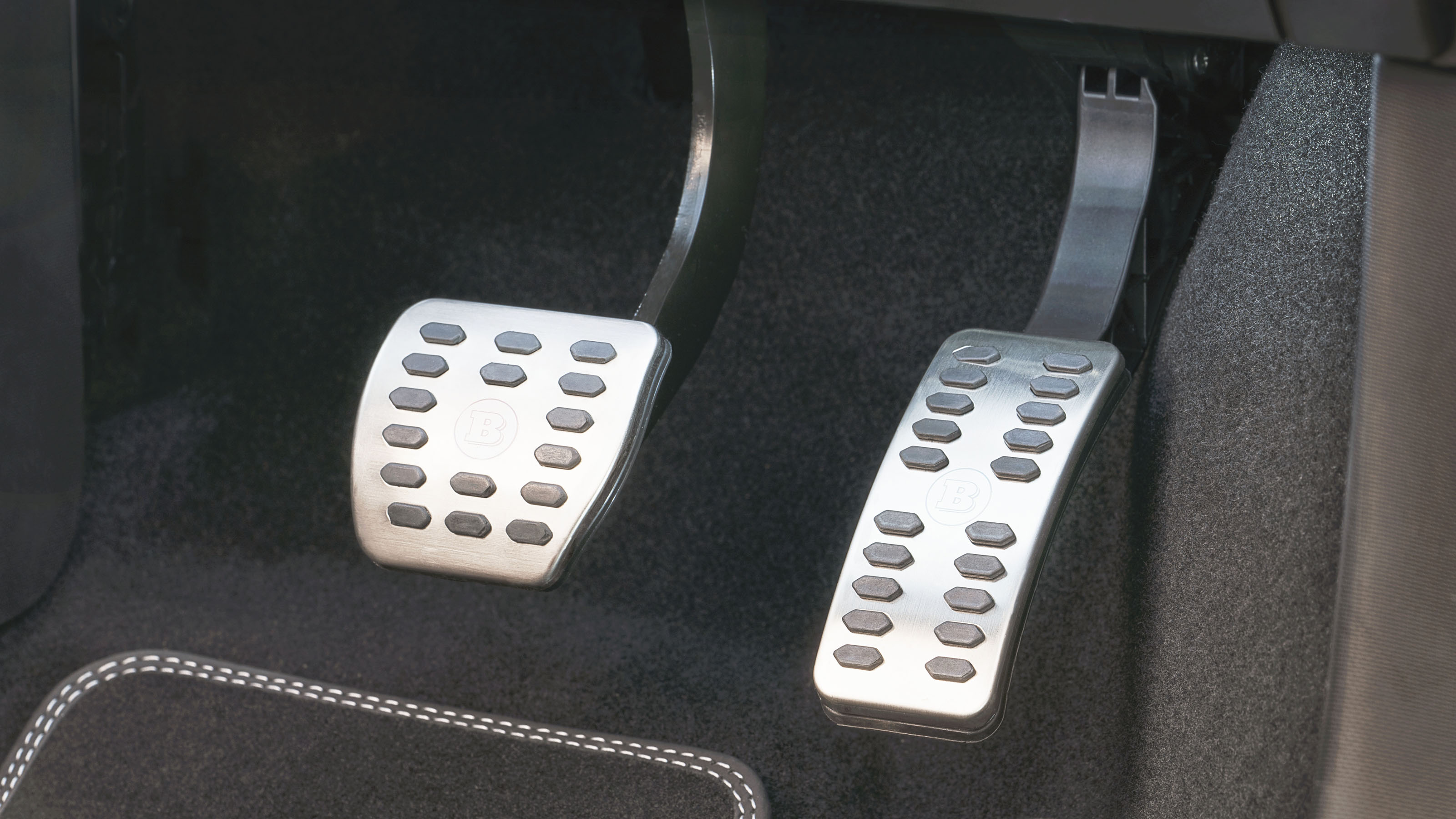 Smart EQ ForTwo Coupe Racing Green Edition interior