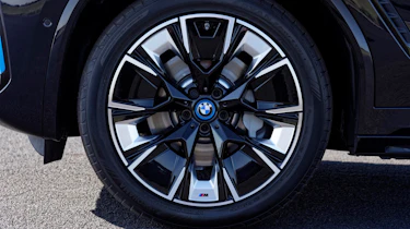 BMW iX3 facelift