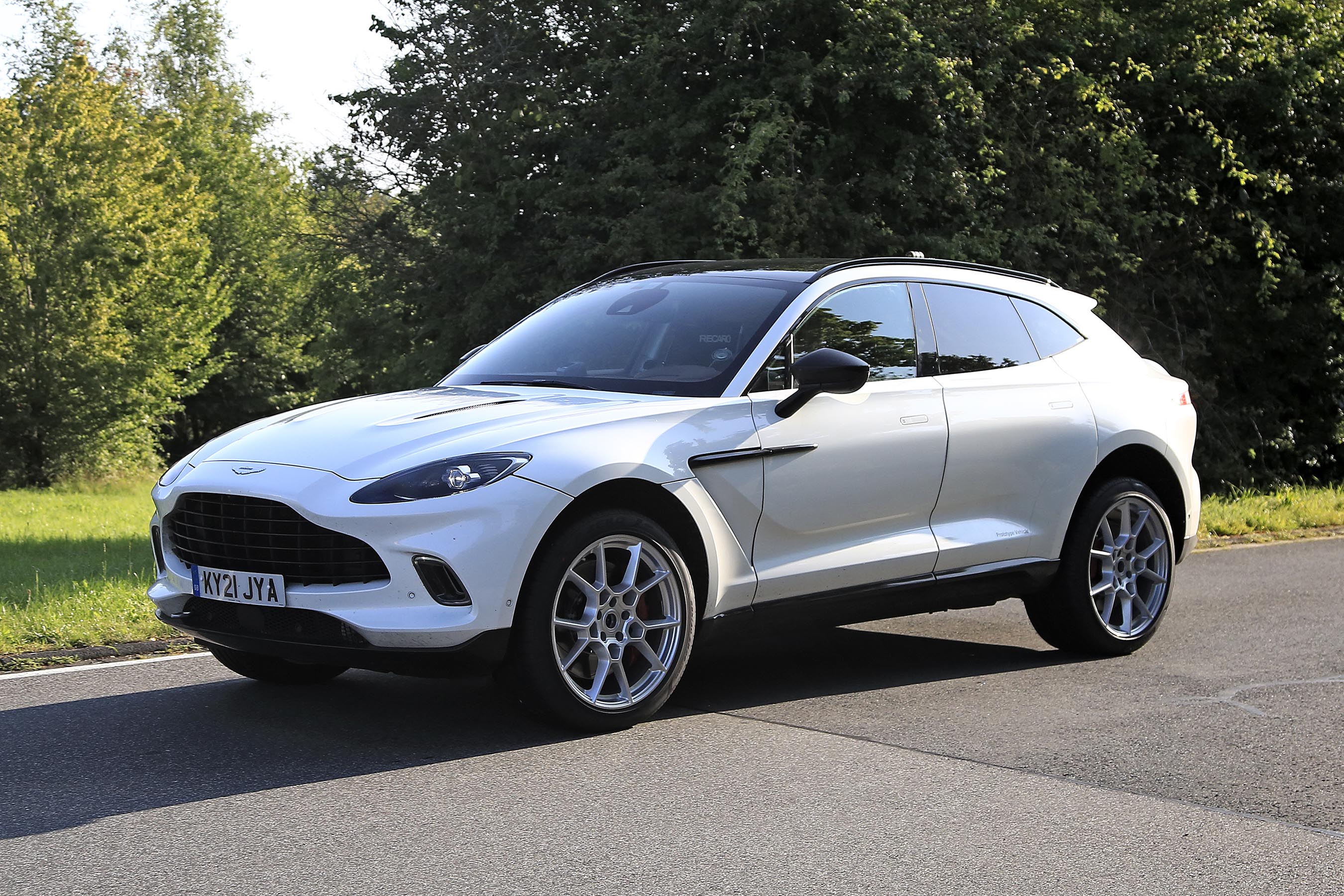Aston Martin DBX hybrid