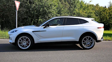 Aston Martin DBX hybrid