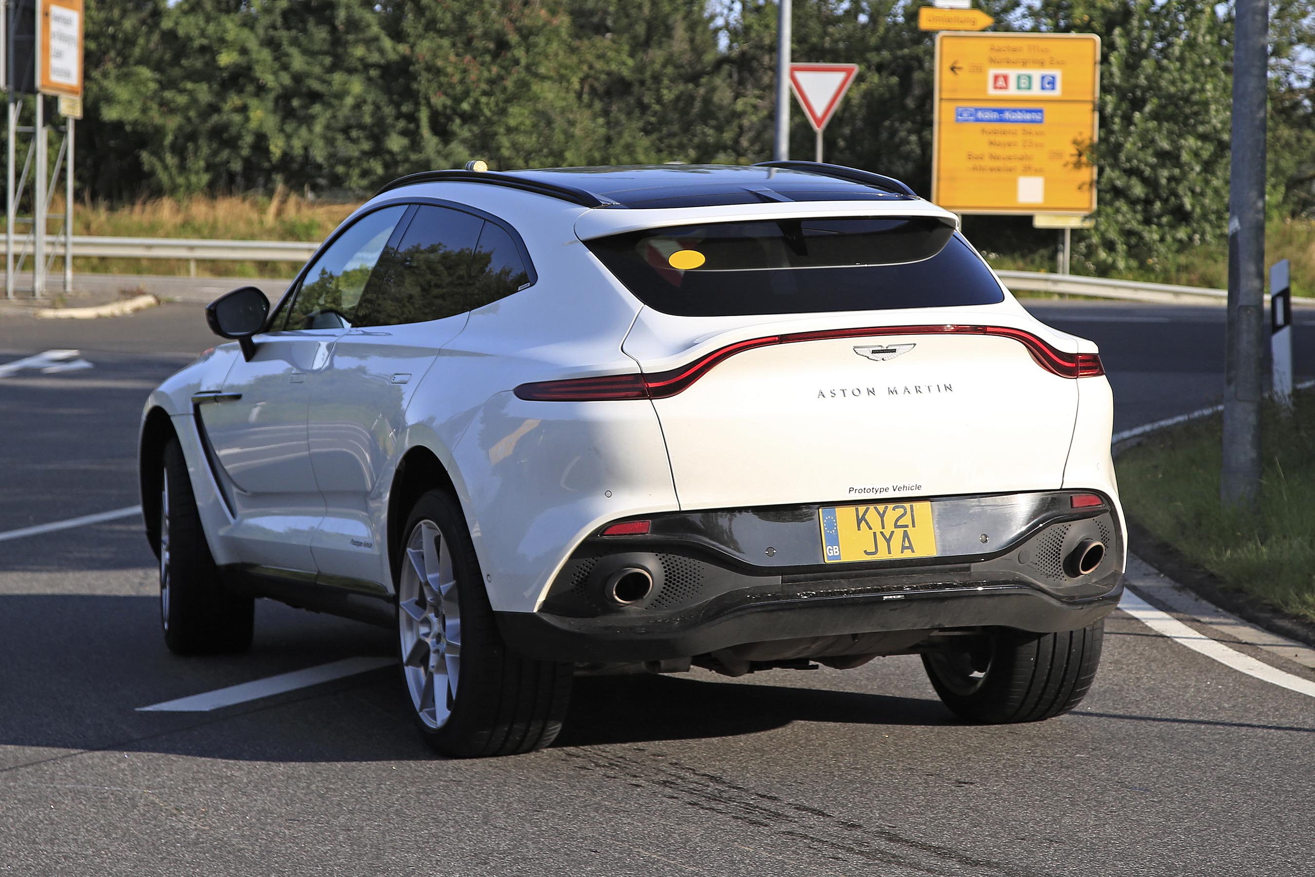 Aston Martin DBX hybrid