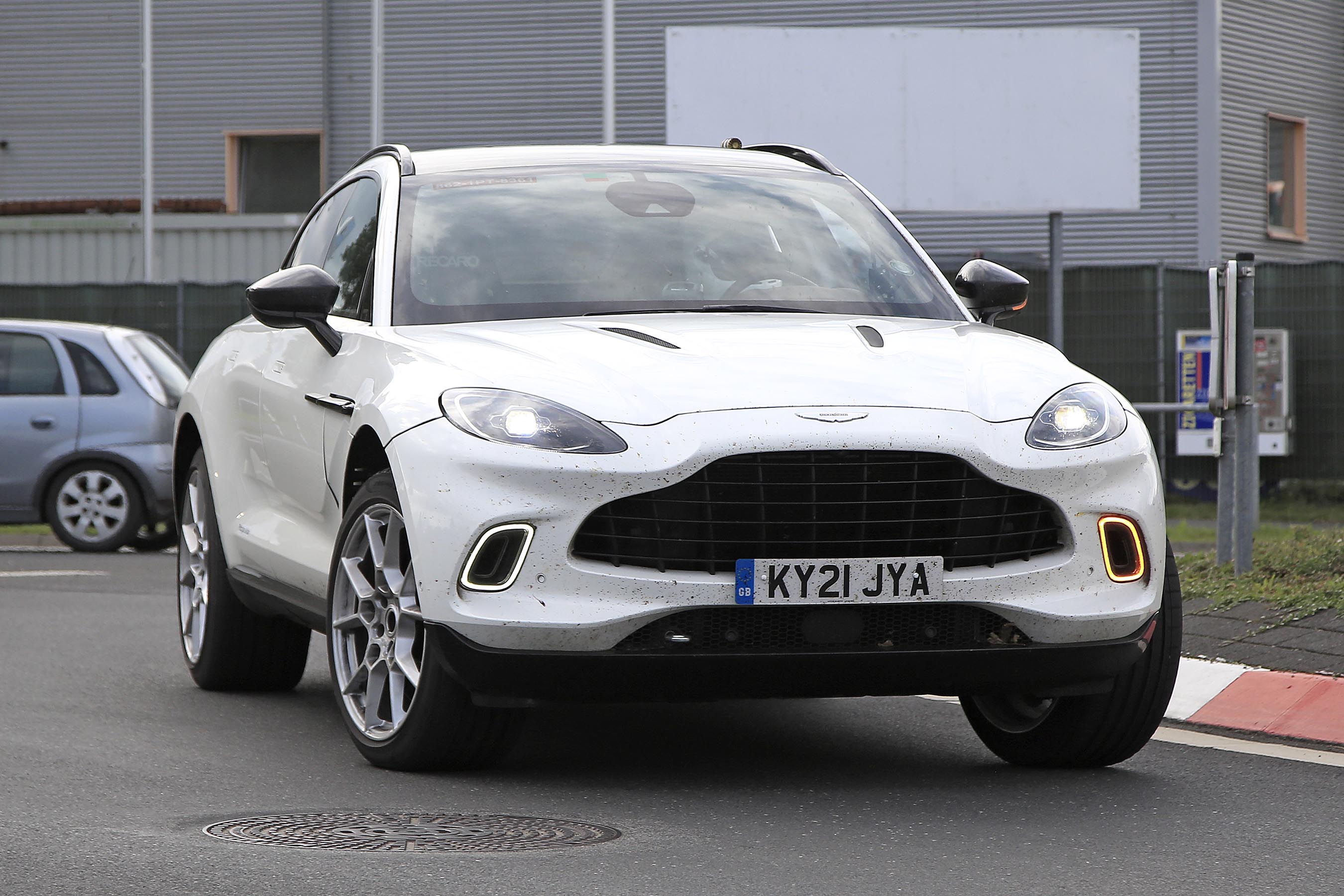 Aston Martin DBX hybrid