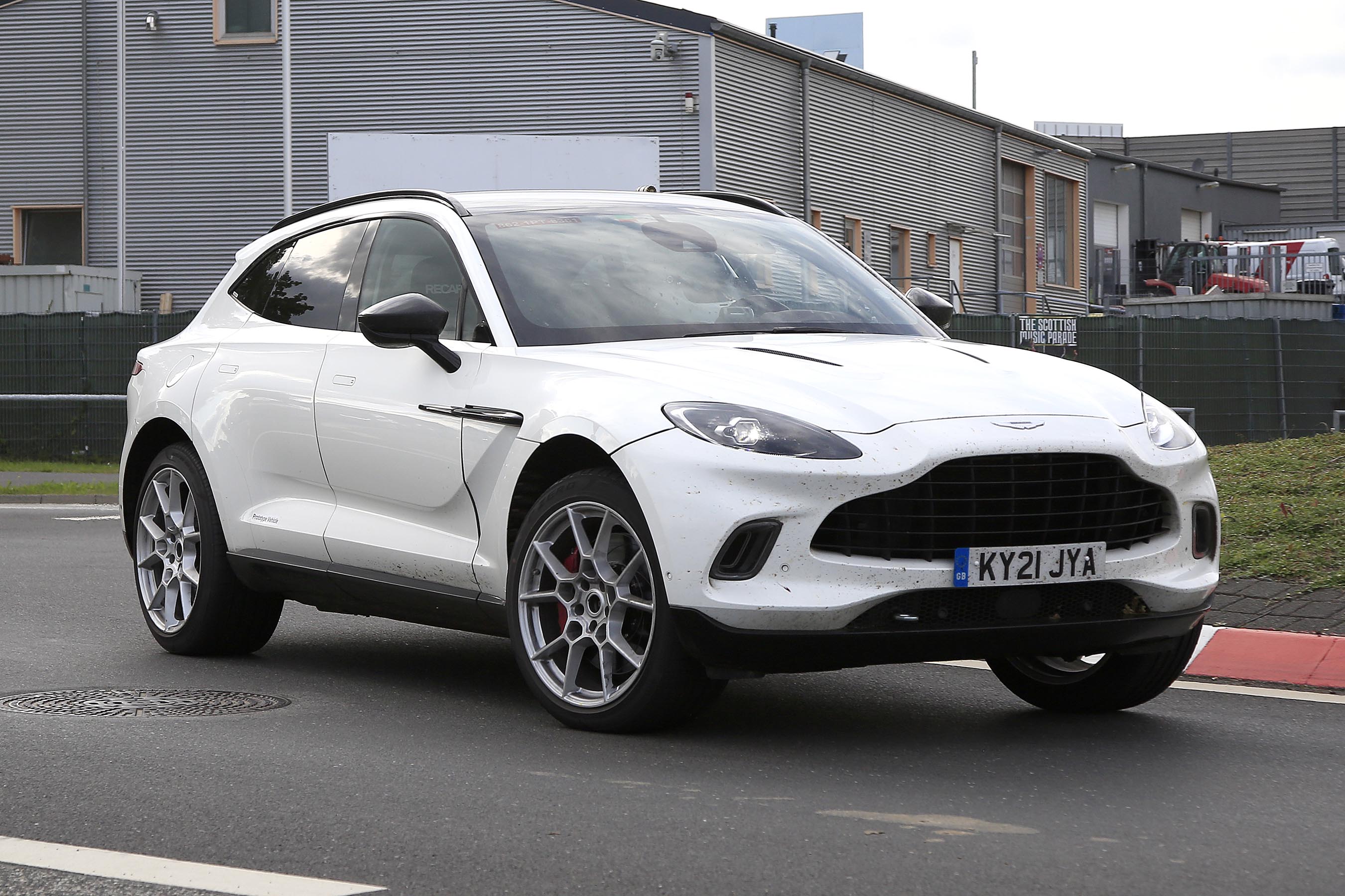 Aston Martin DBX hybrid
