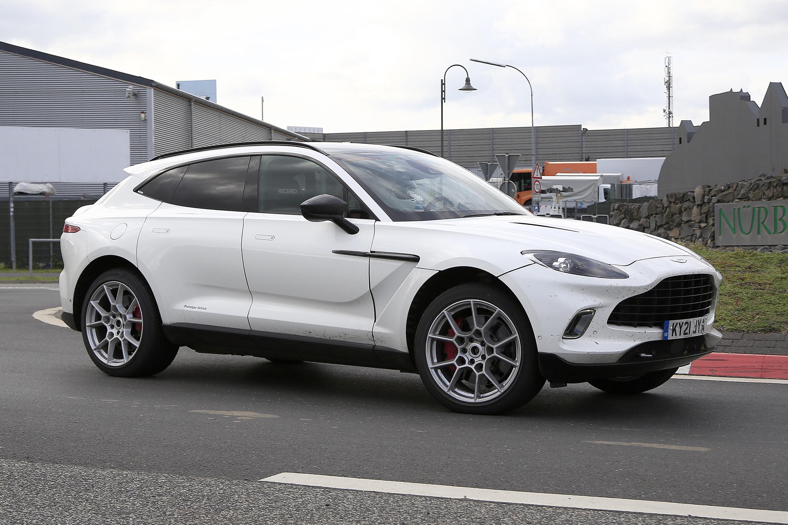 Aston Martin DBX hybrid