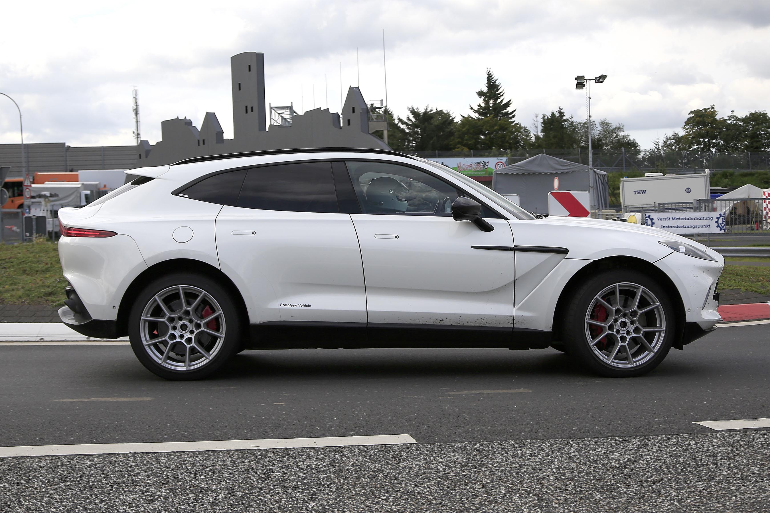 Aston Martin DBX hybrid