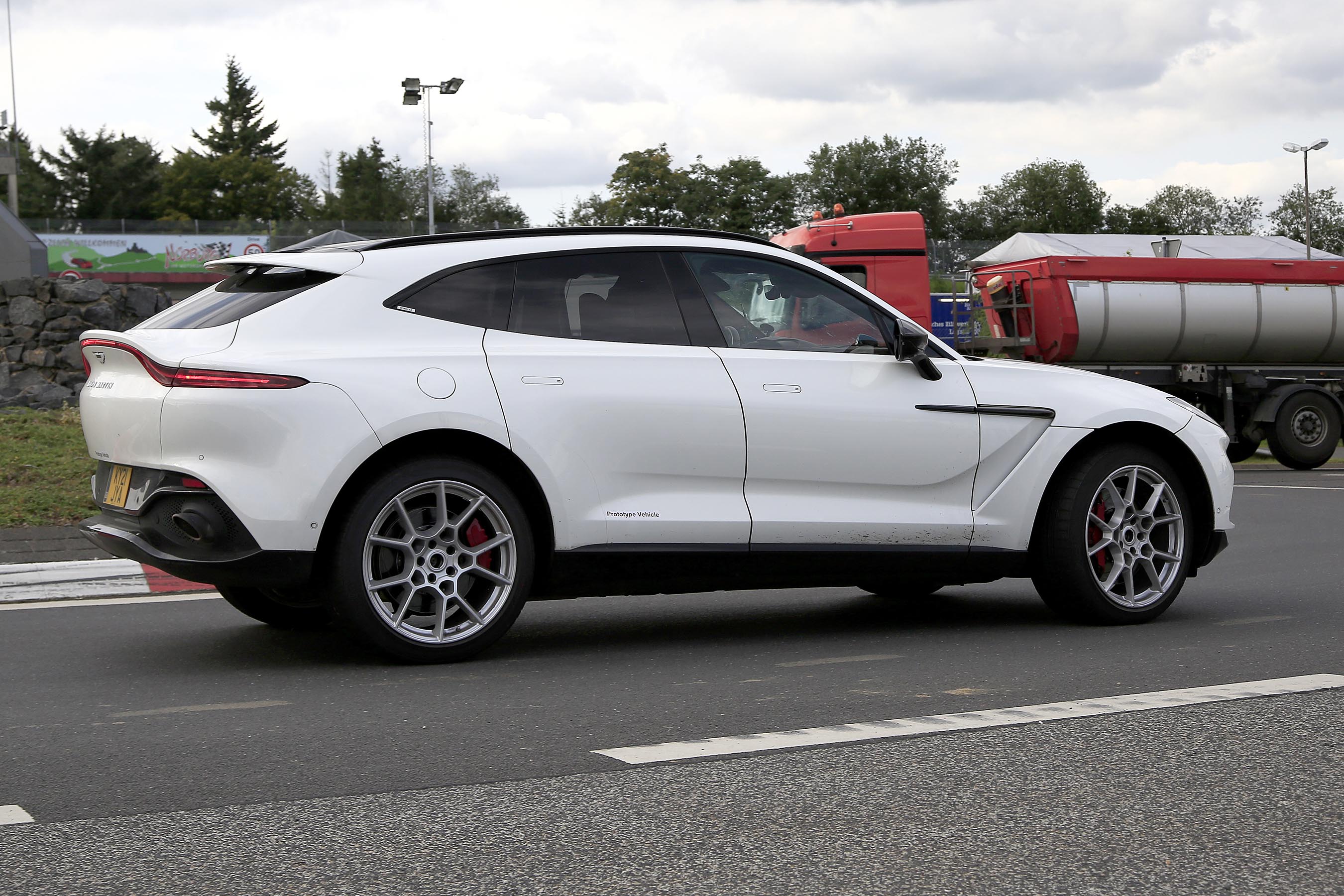 Aston Martin DBX hybrid