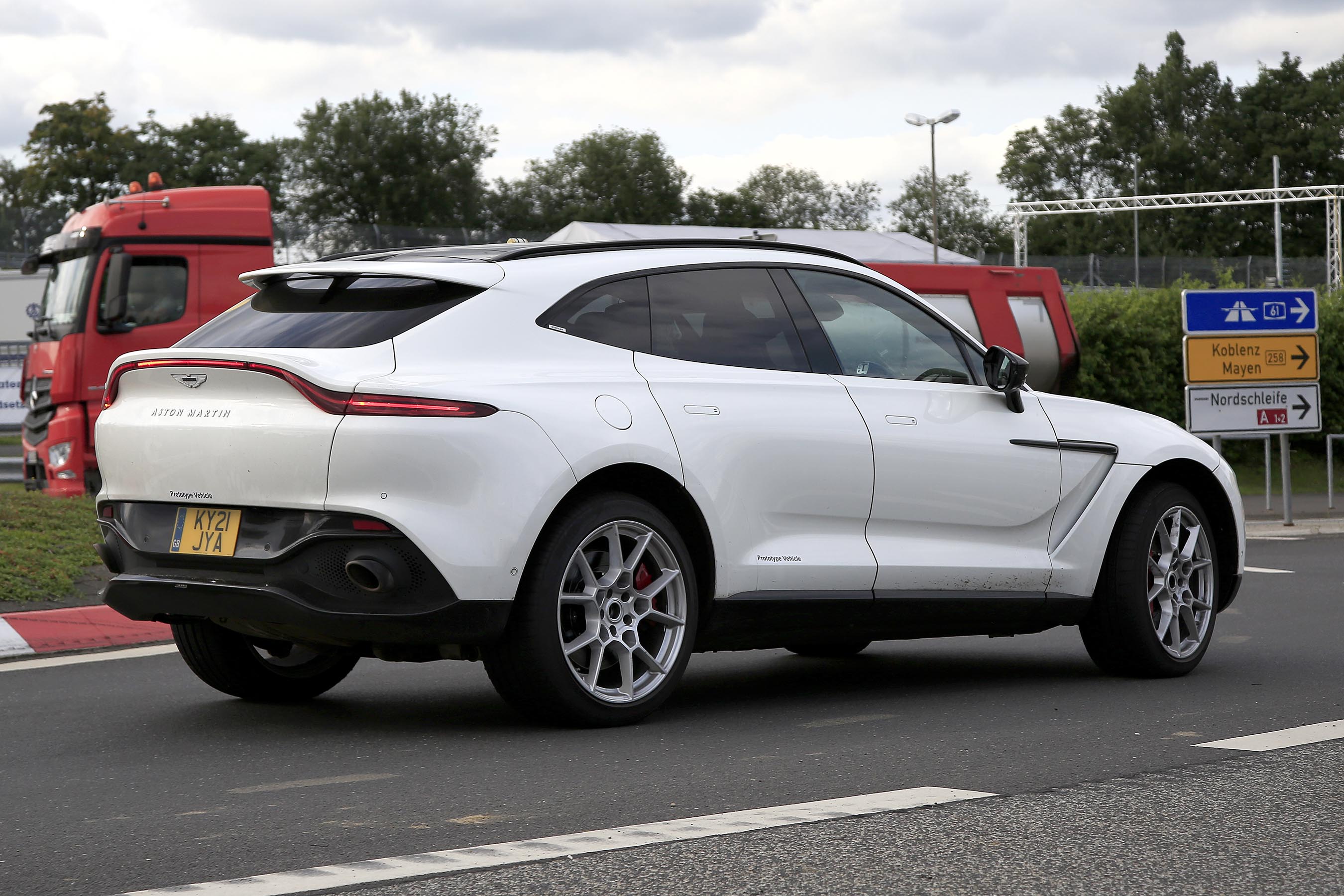 Aston Martin DBX hybrid