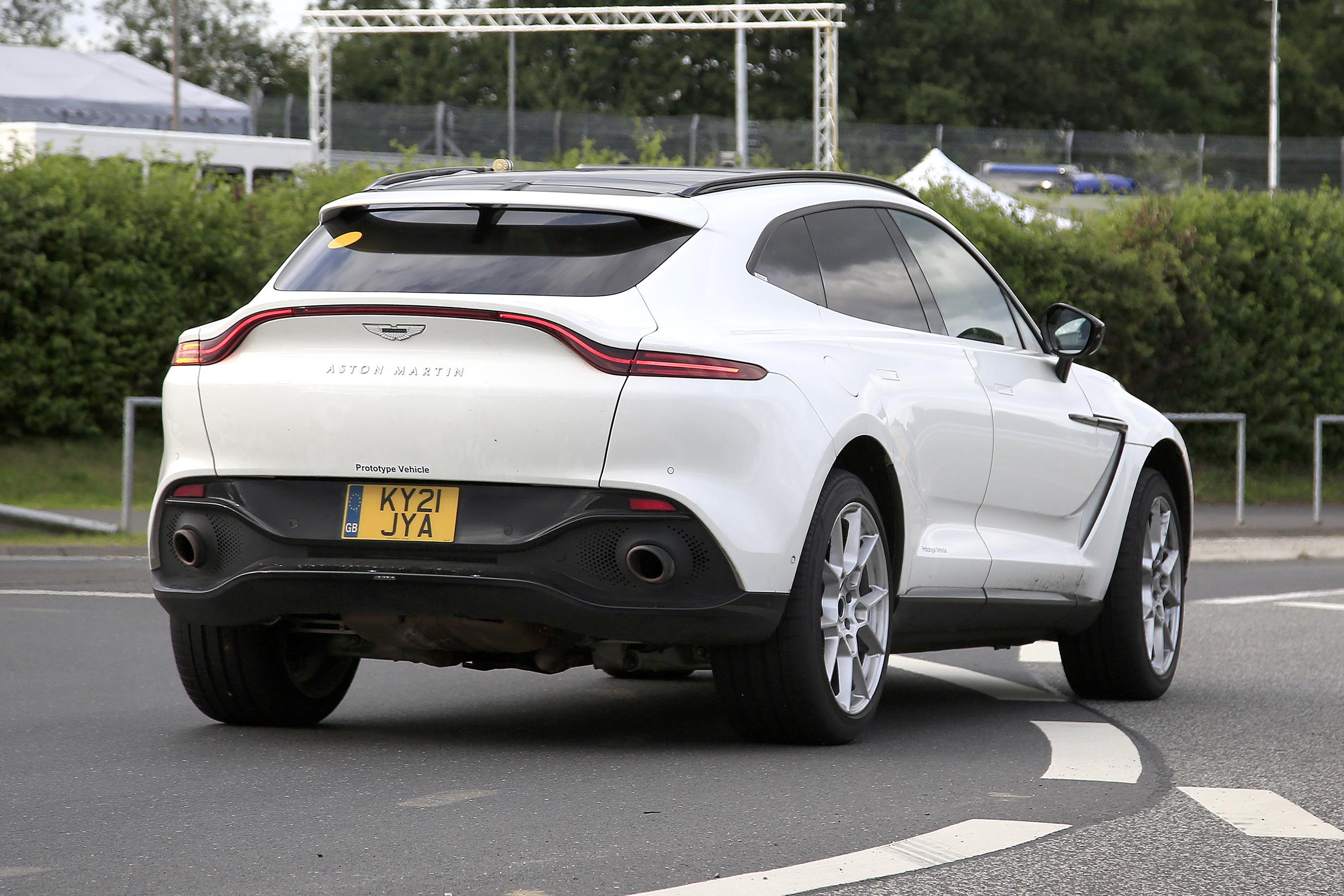 Aston Martin DBX hybrid