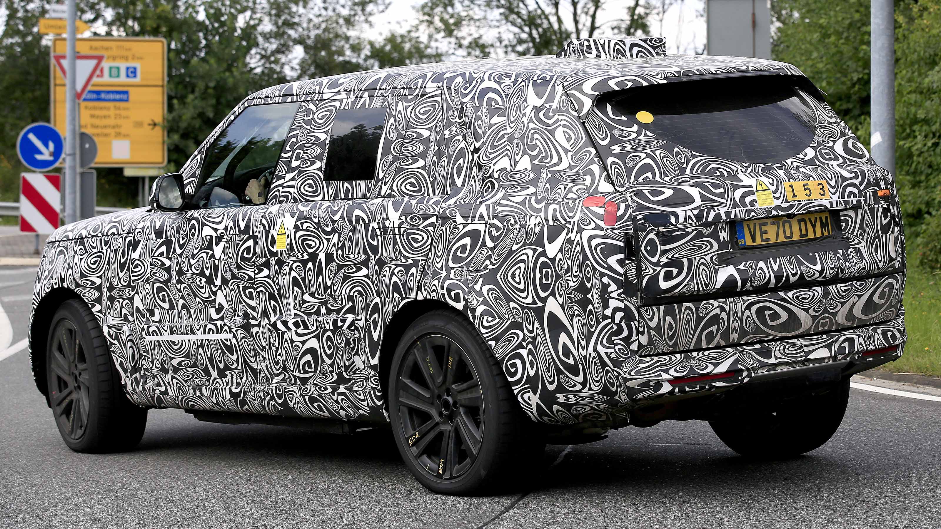 2022 Range Rover PHEV spied testing