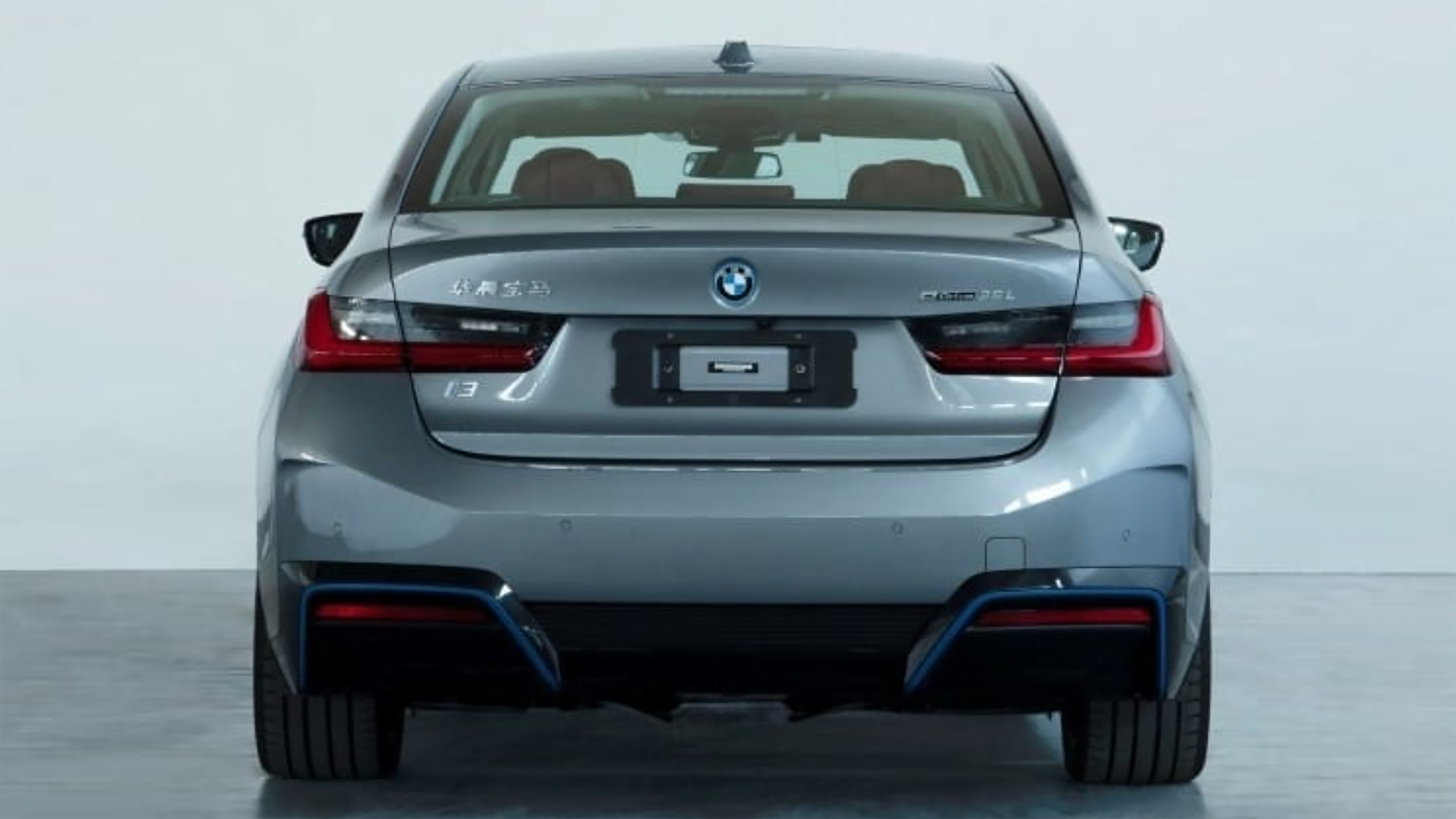 Electric BMW 3 Series leaked image
