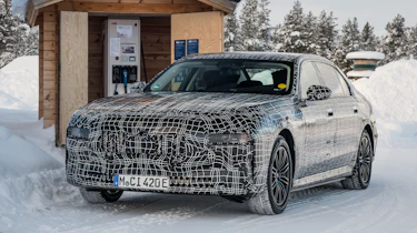 BMW i7