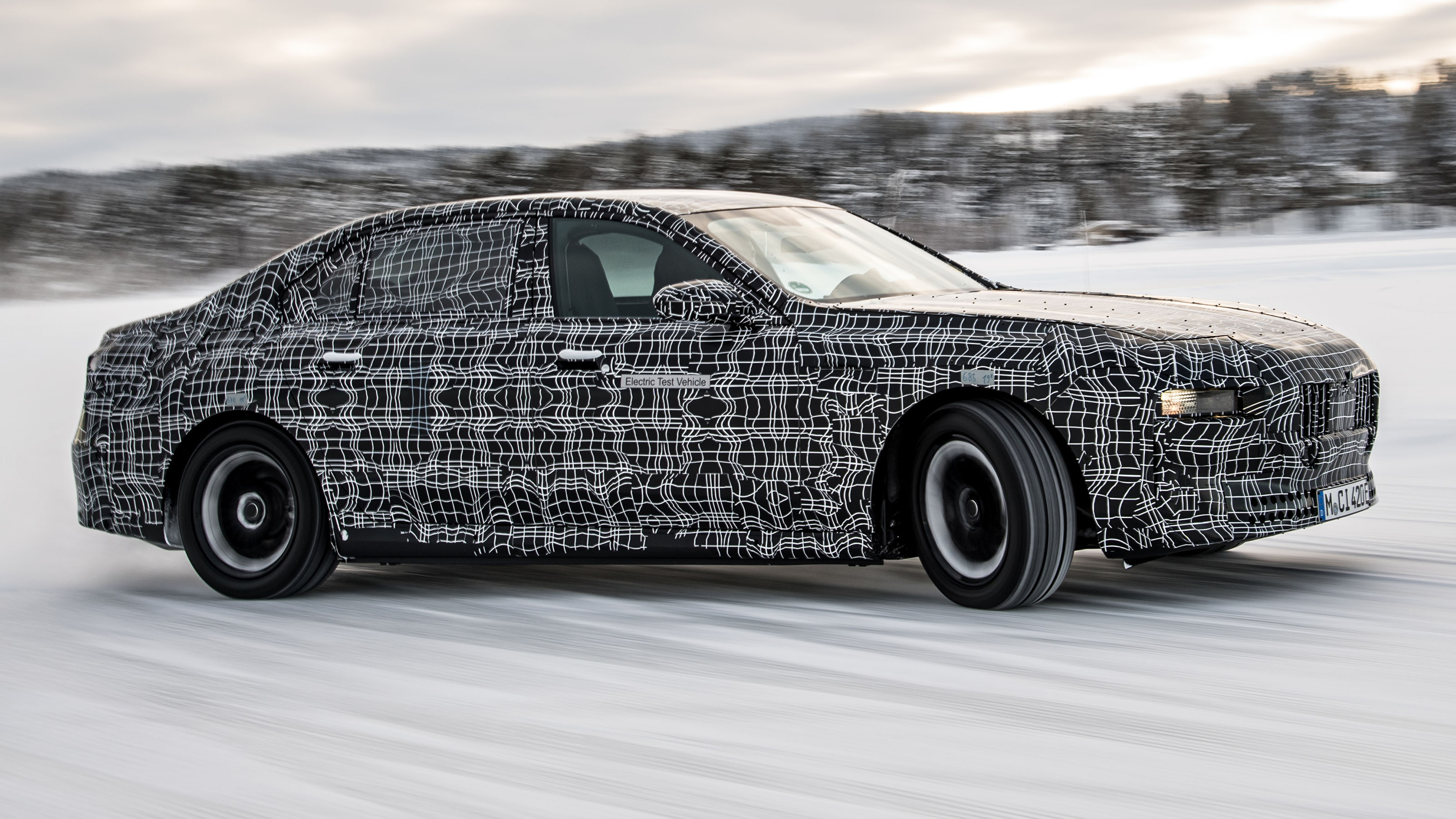 BMW i7