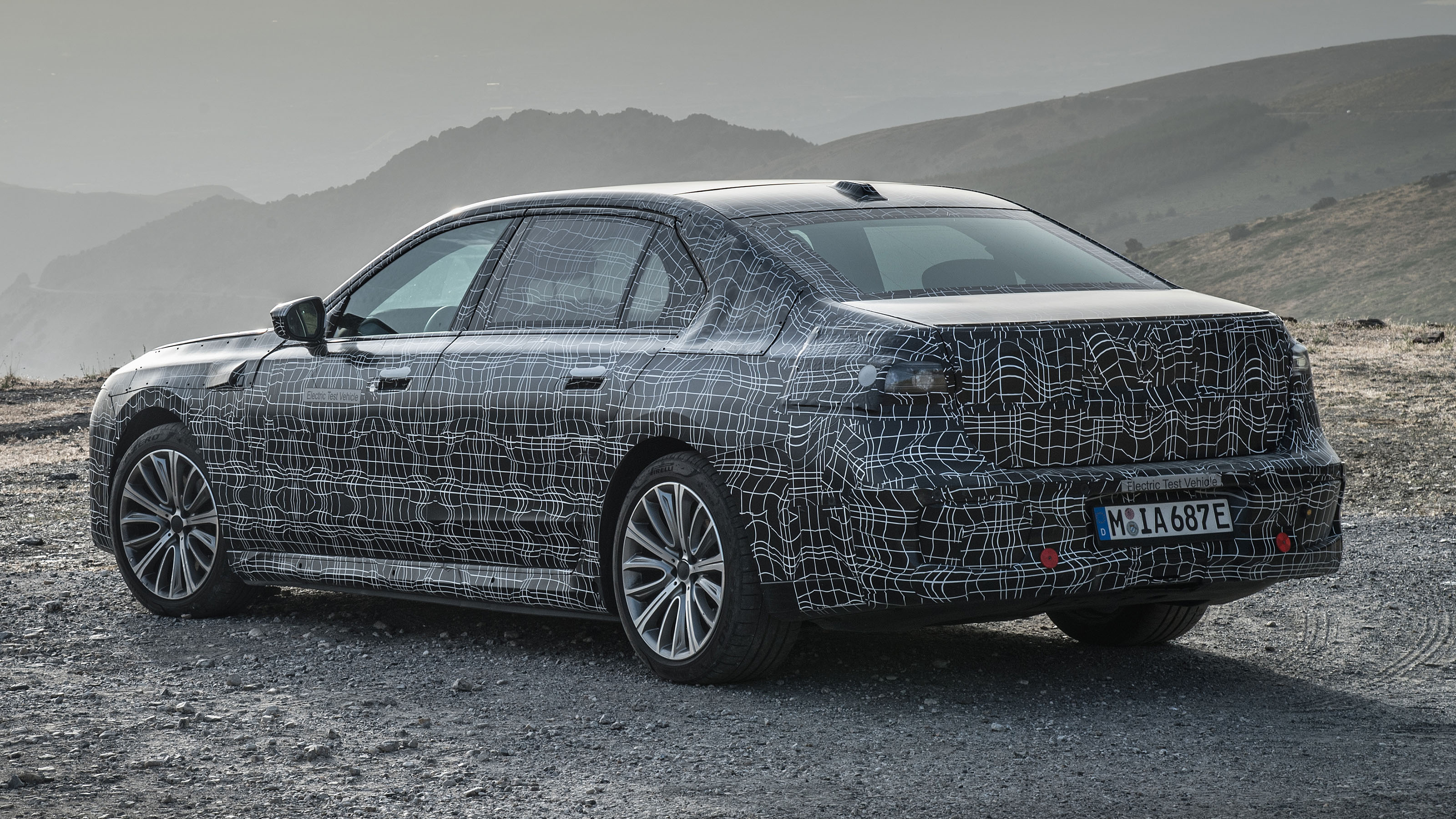 BMW i7
