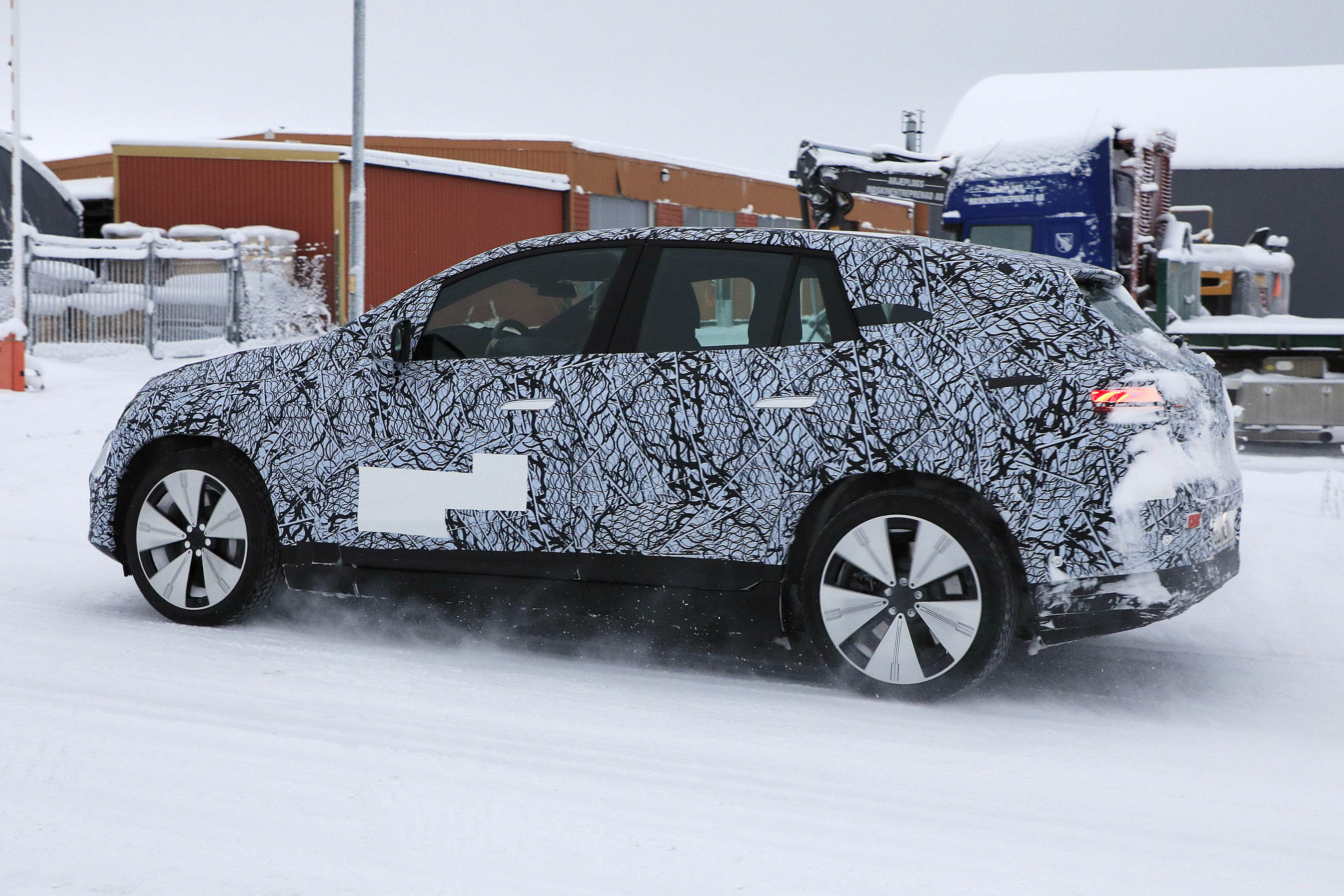 Mercedes EQE SUV