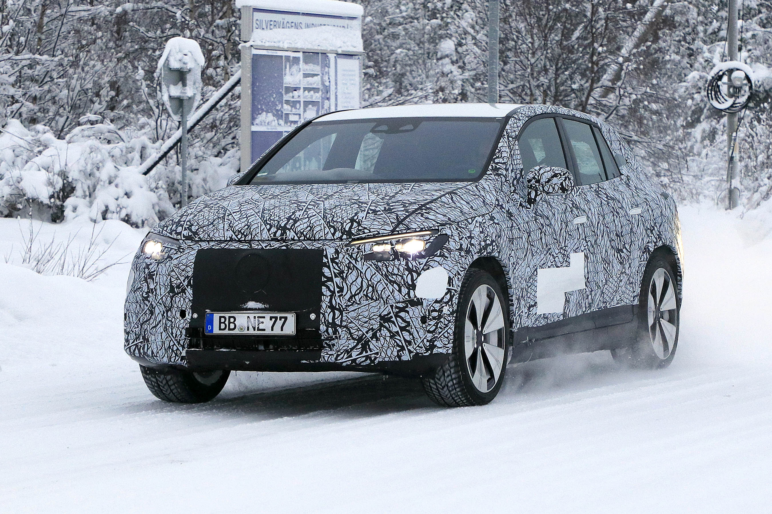 Mercedes EQE SUV