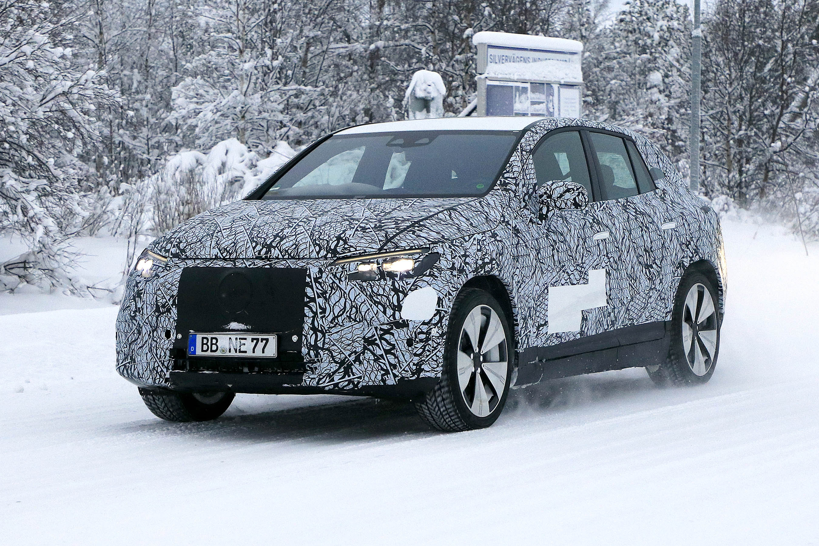 Mercedes EQE SUV