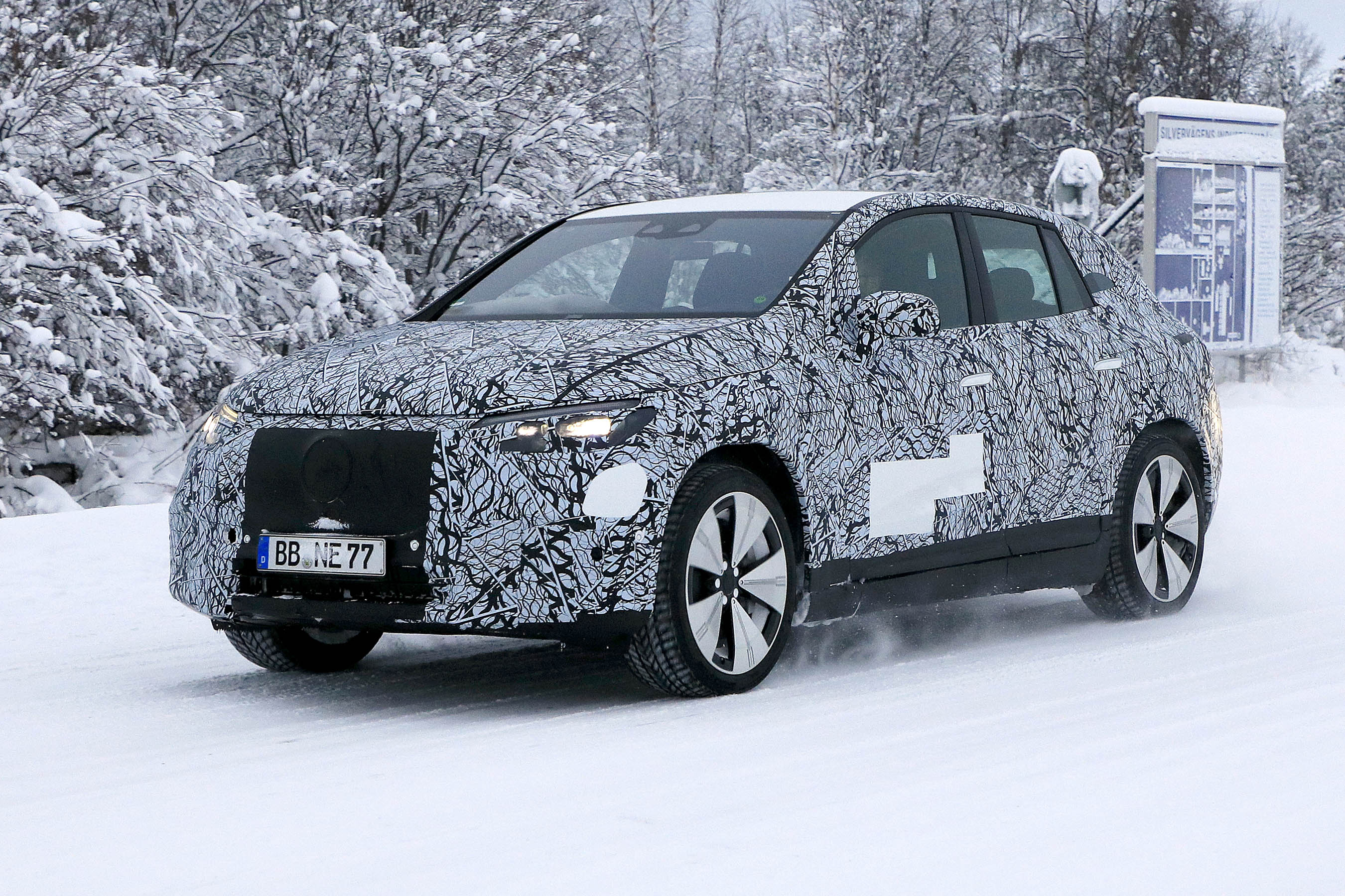 Mercedes EQE SUV