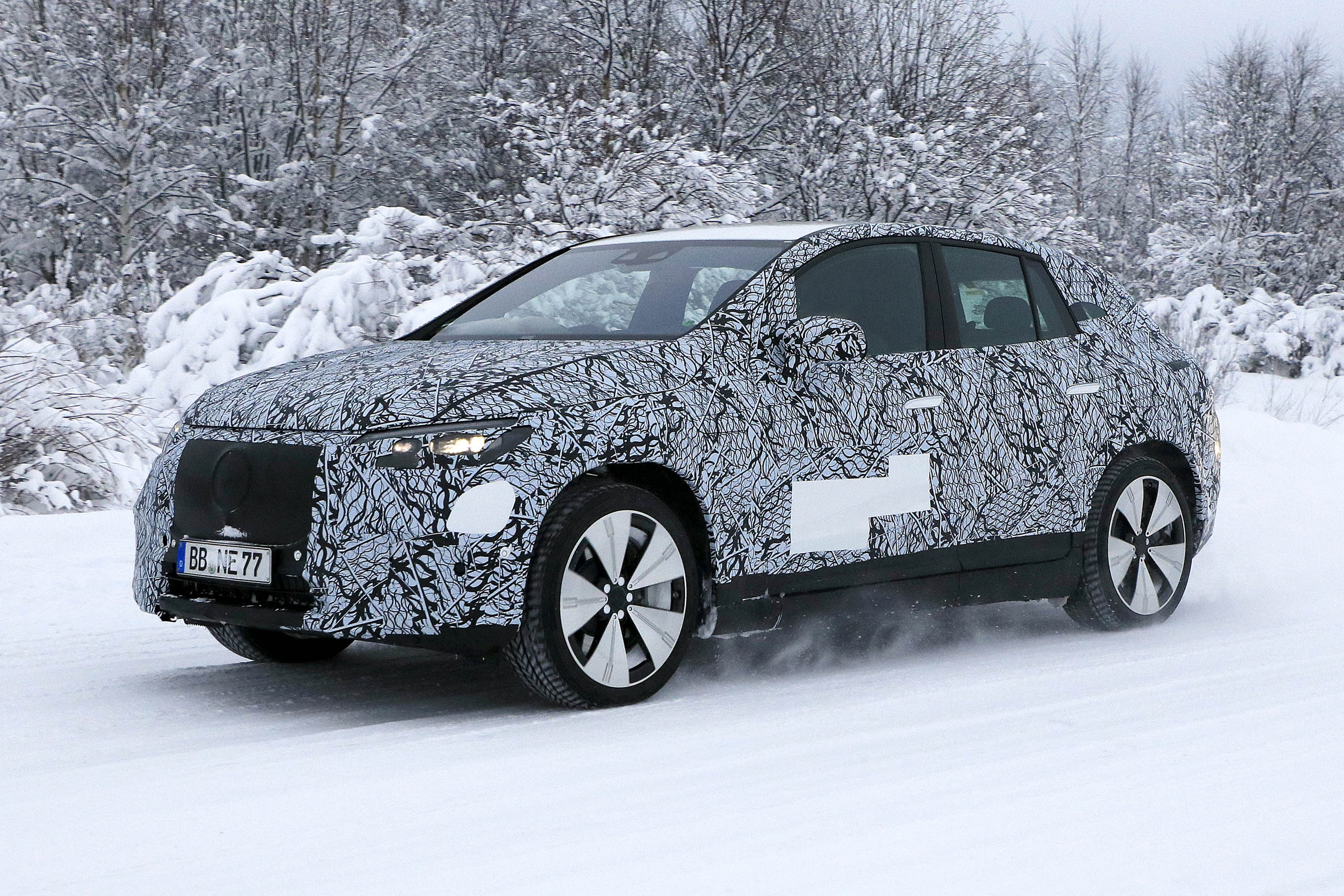 Mercedes EQE SUV
