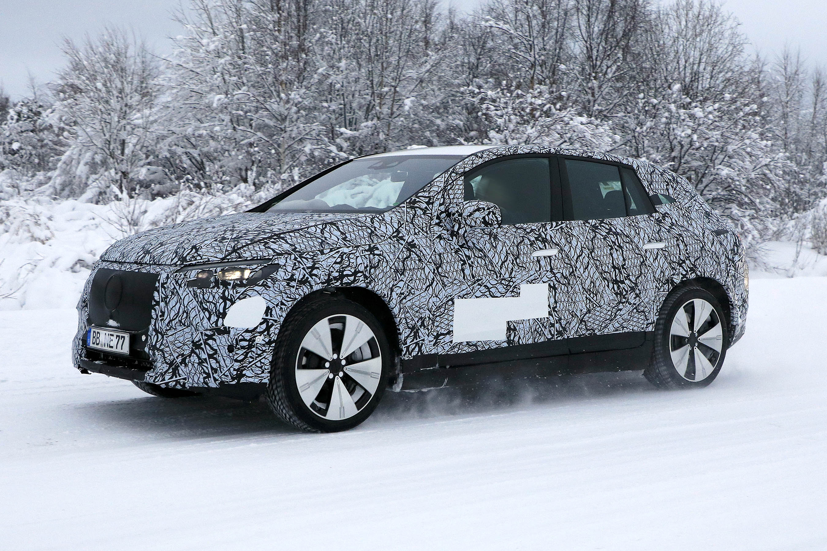 Mercedes EQE SUV