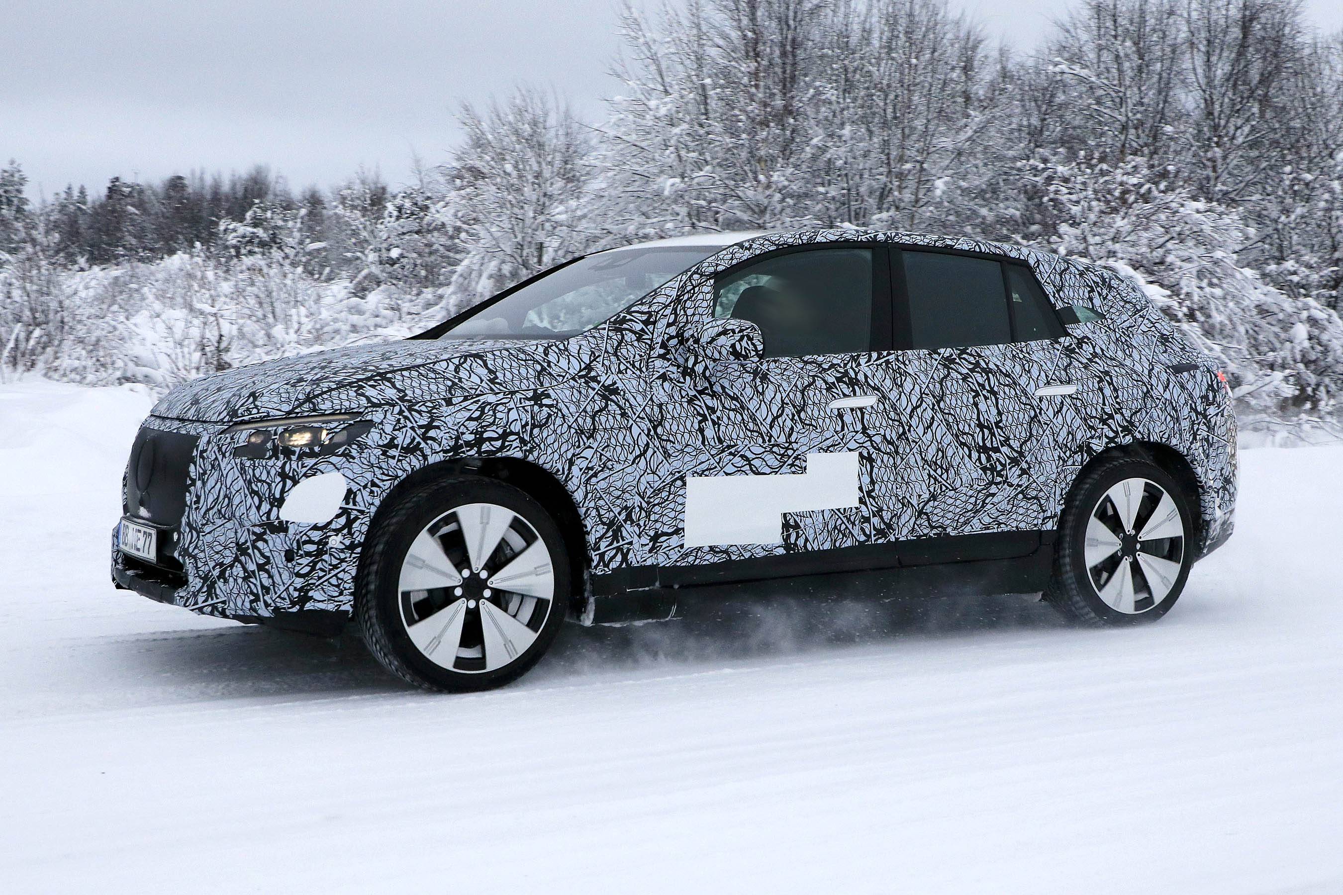 Mercedes EQE SUV