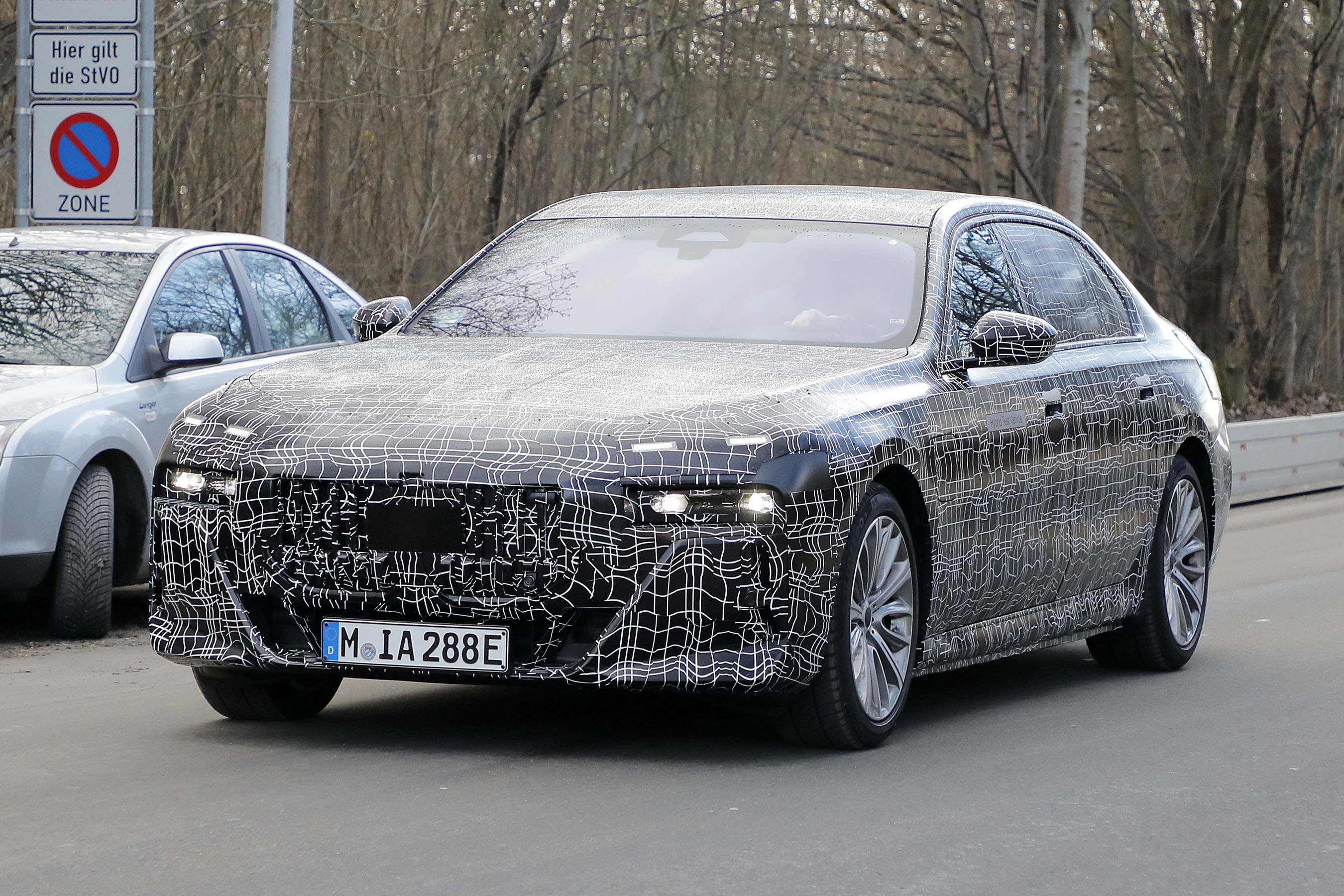 BMW i7