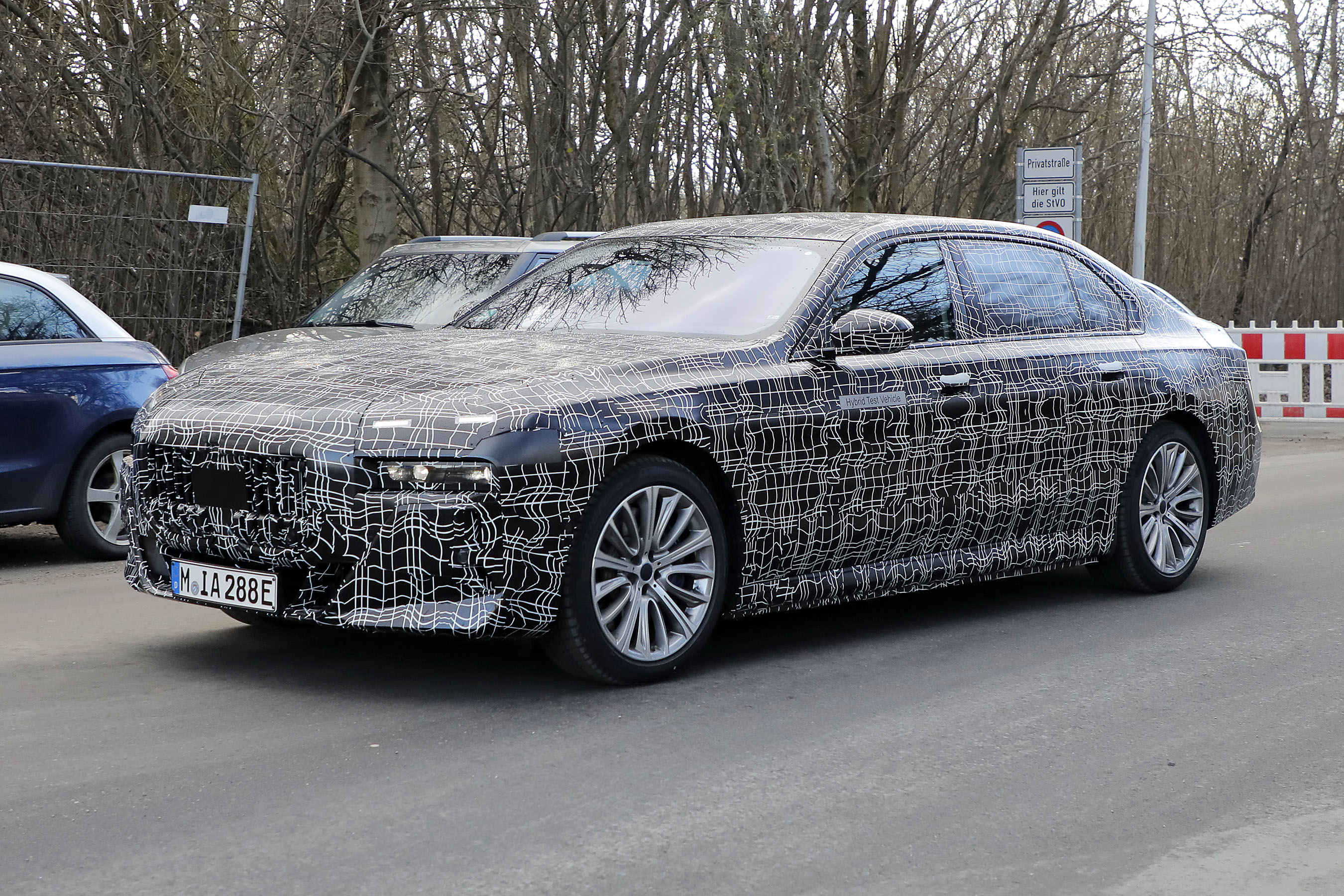 BMW i7