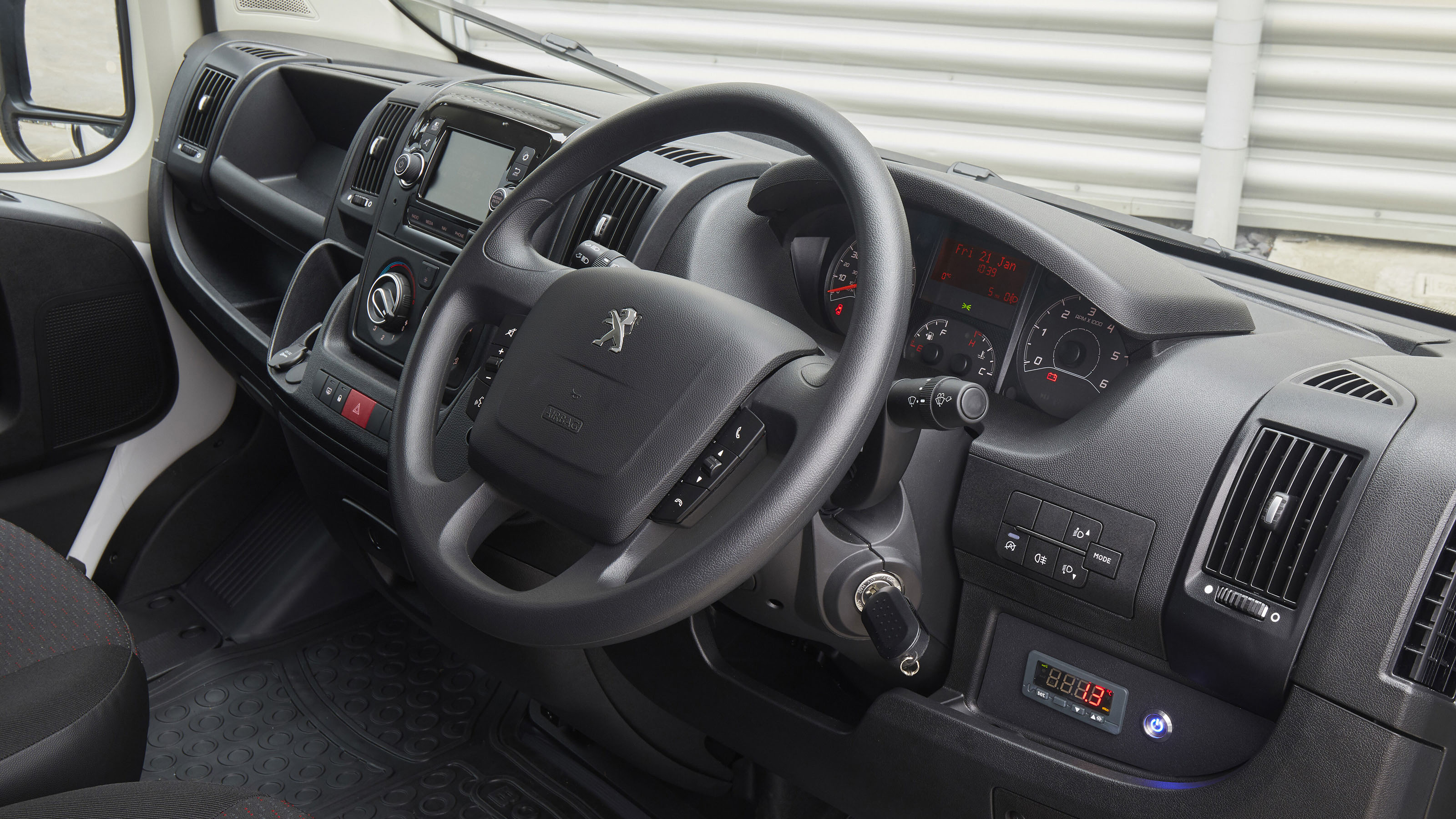 Peugeot e-Boxer