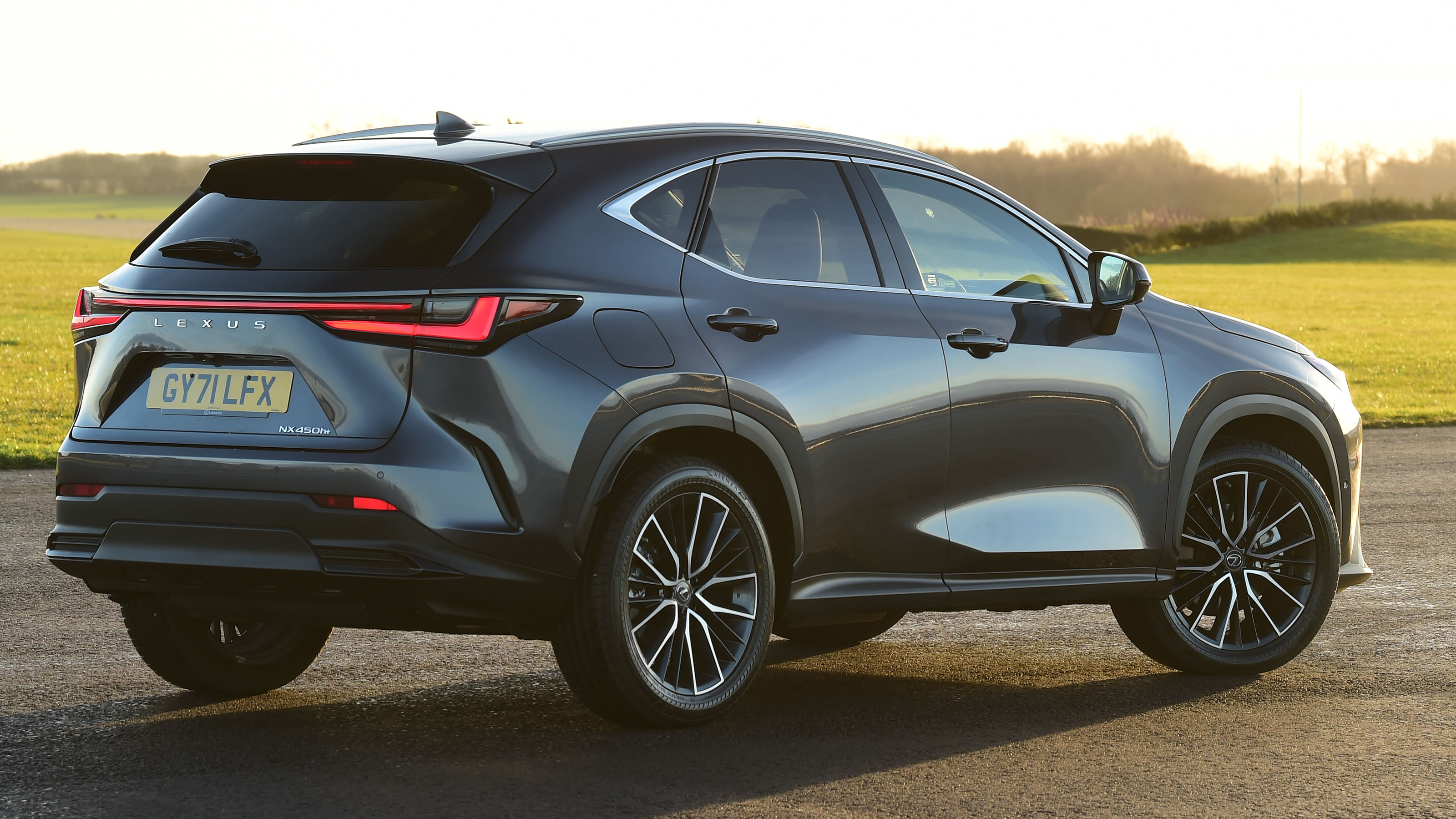 Lexus NX 450h+