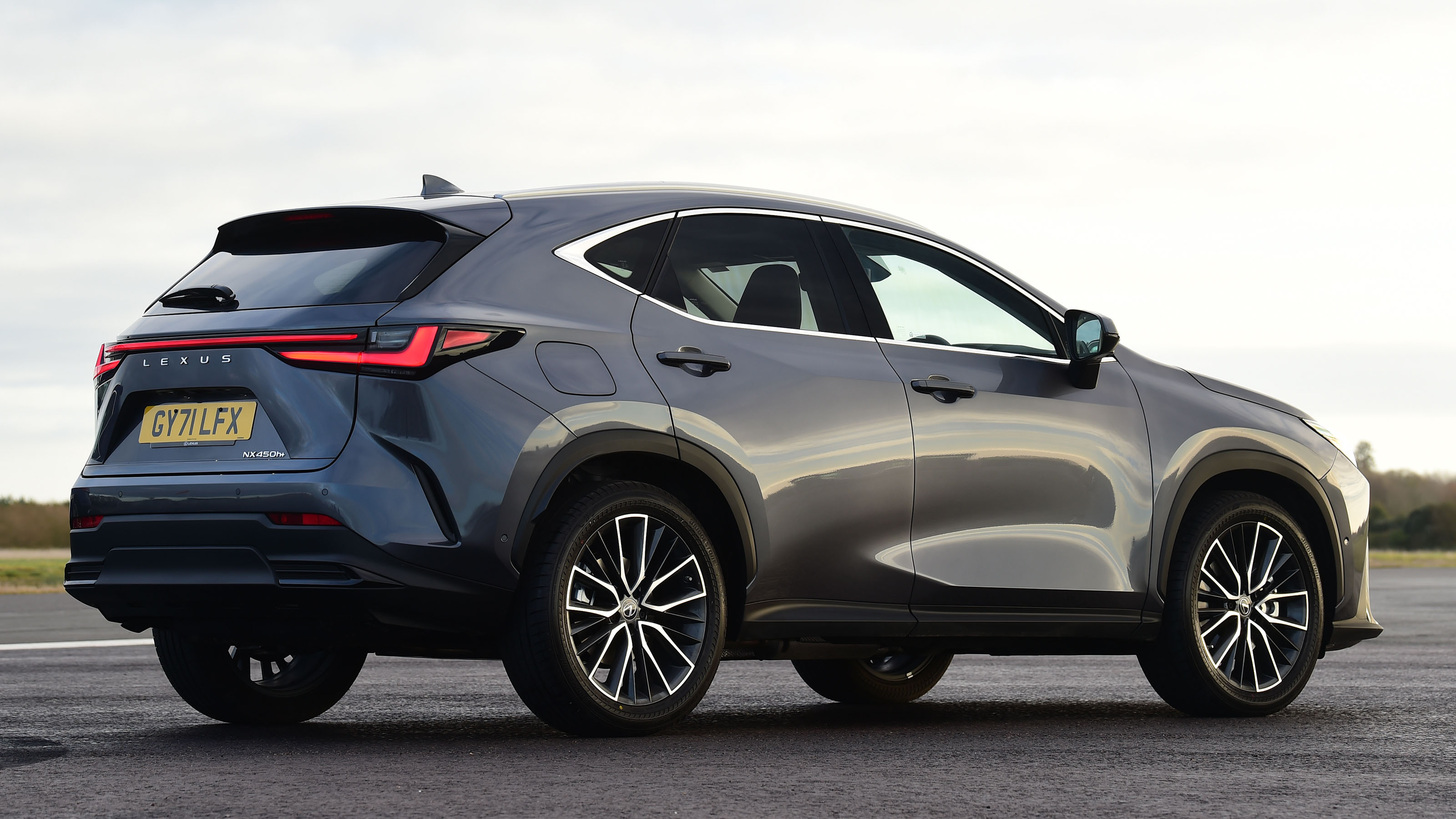 Lexus NX 450h+