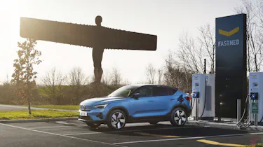 Volvo C40 at Fastned charger
