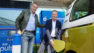 VW Flexpole charger