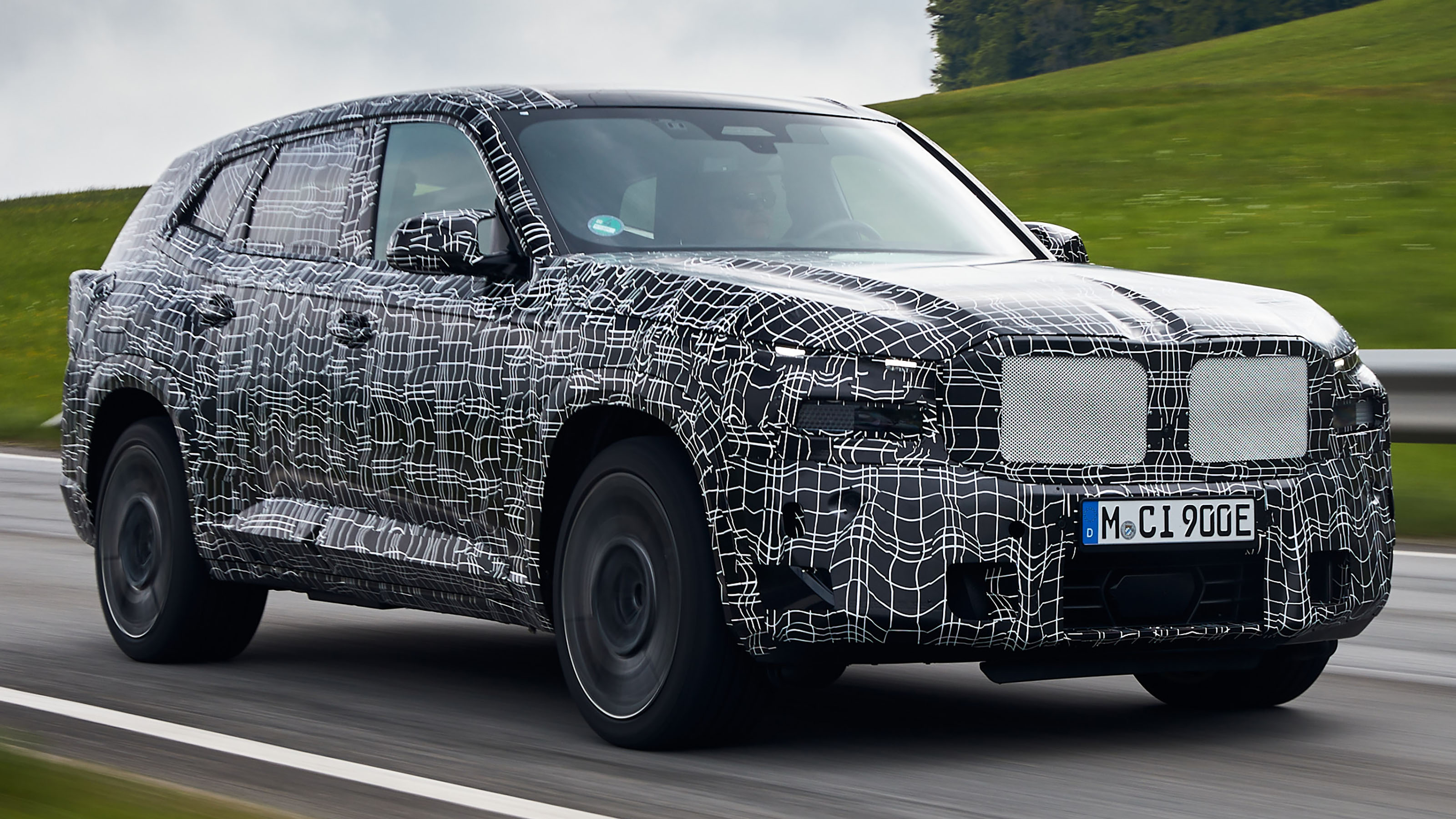 BMW XM prototype
