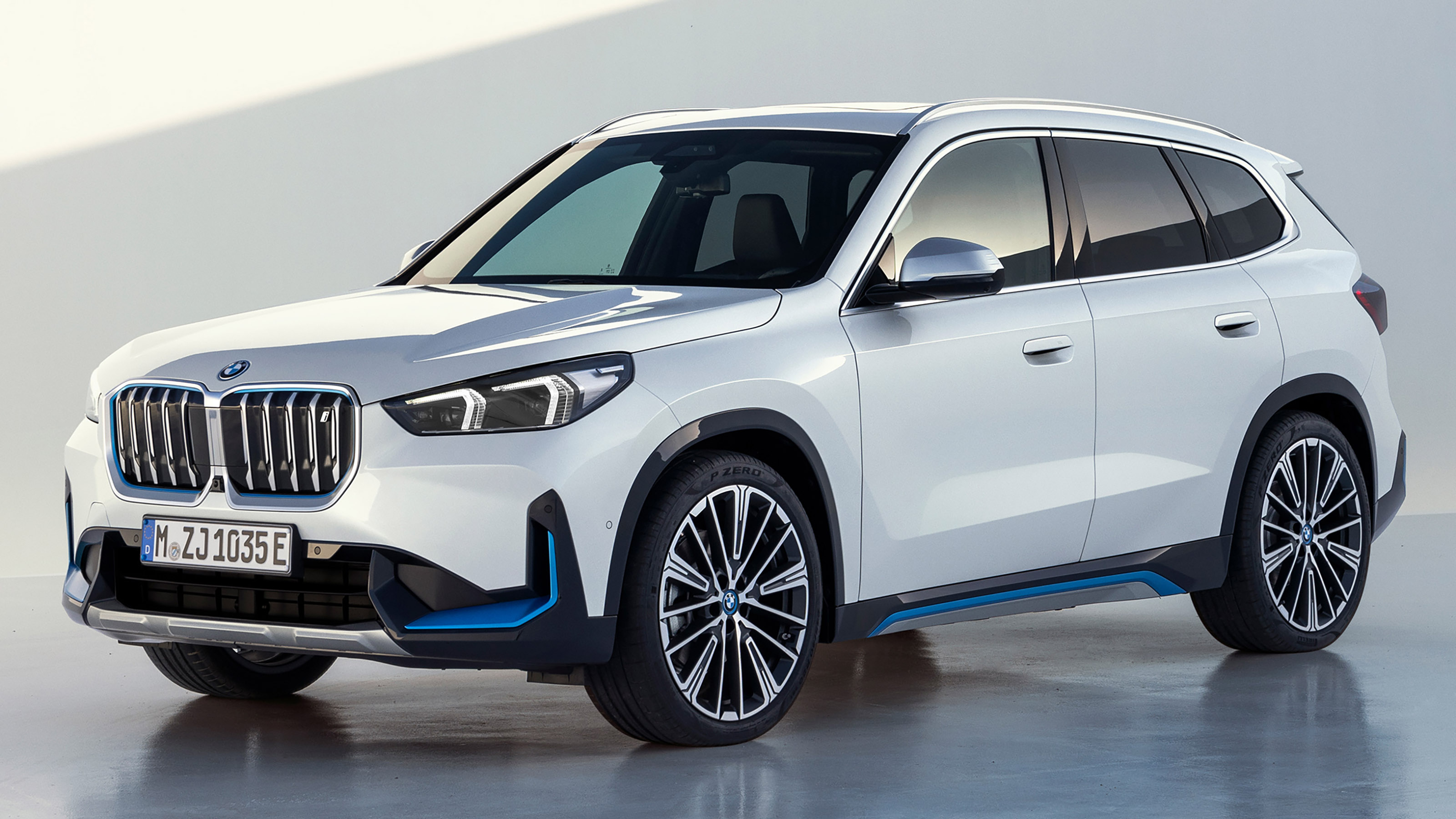 BMW iX1