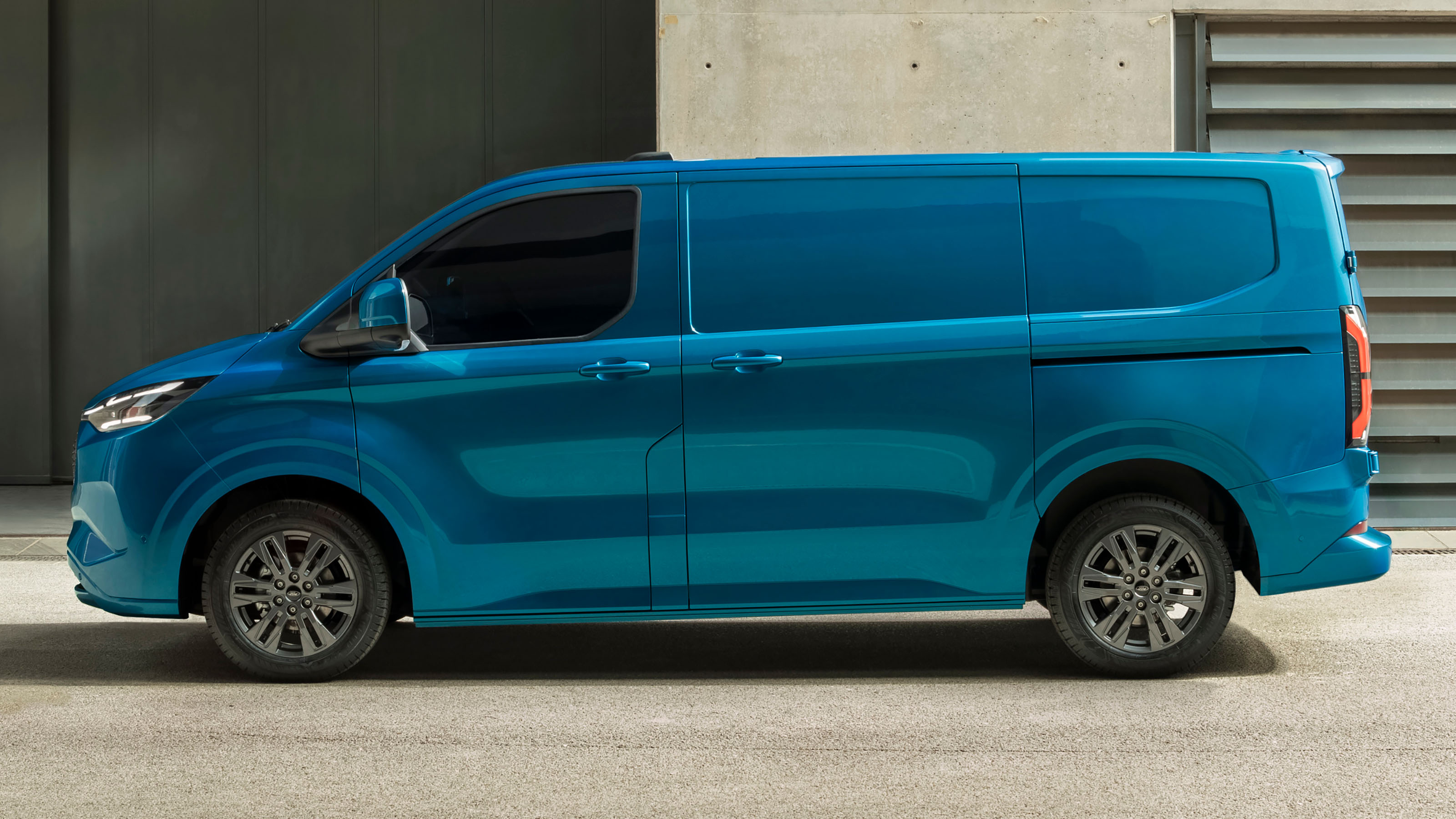 Ford E-Transit Custom