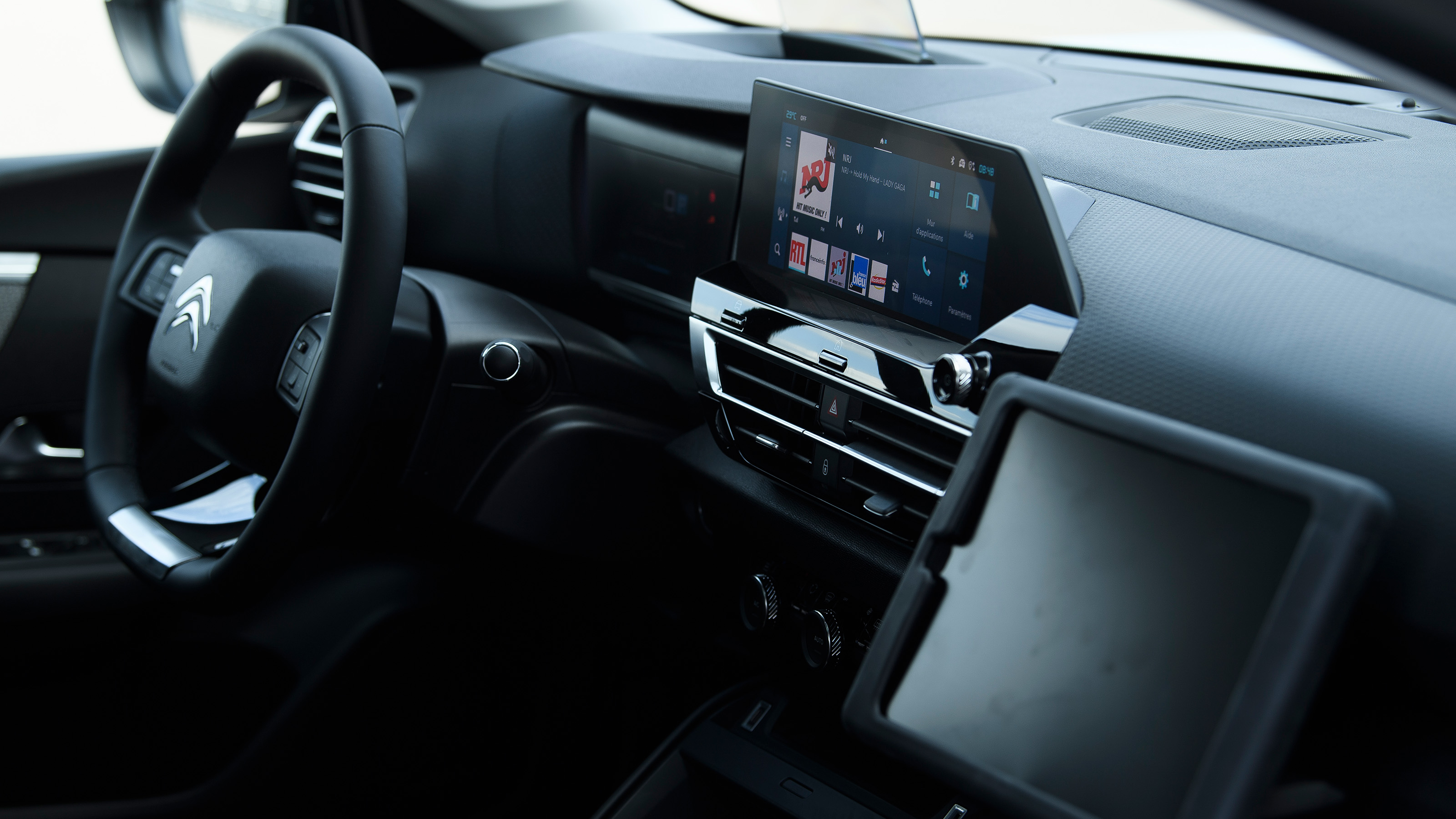 Citroen e-C4 X