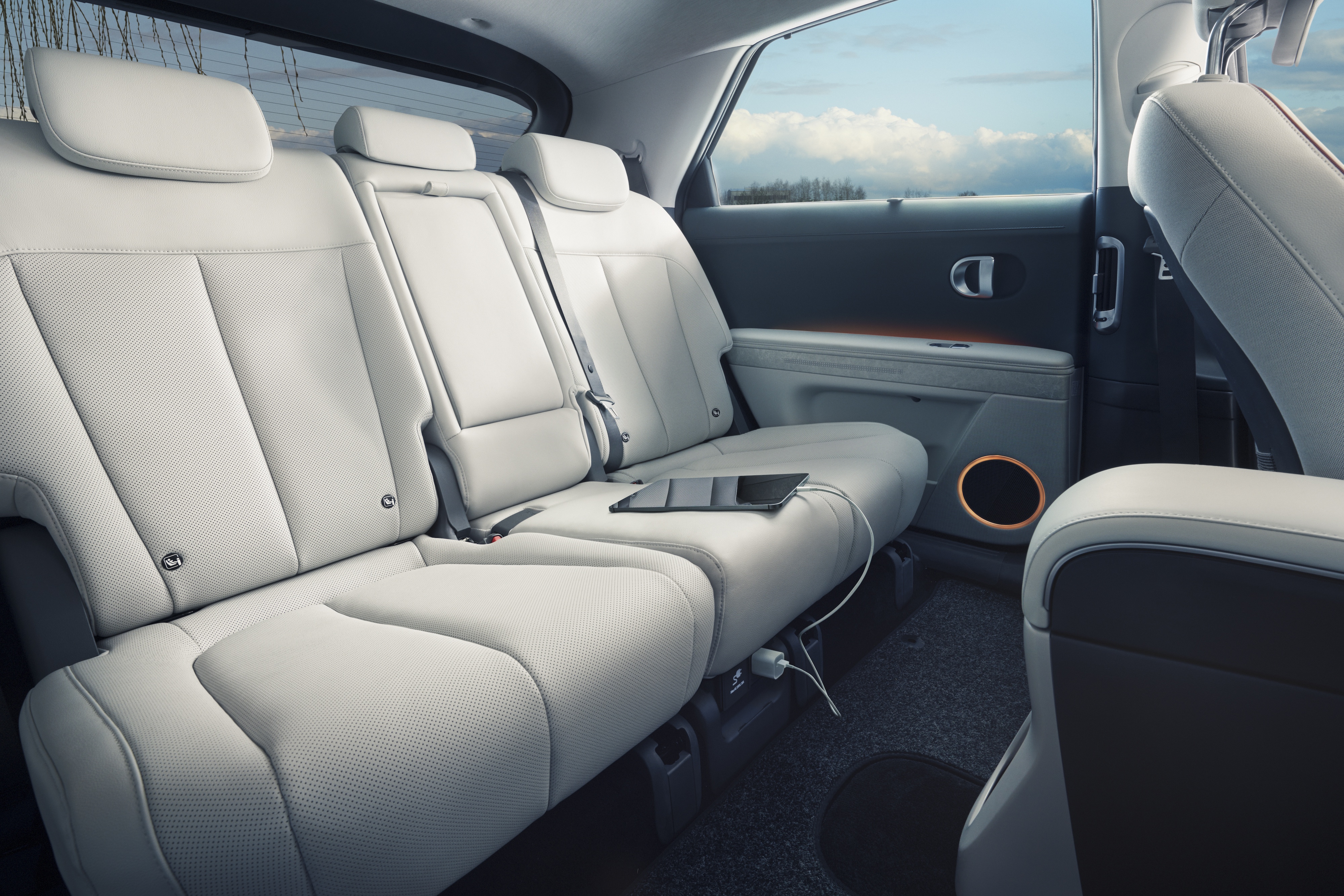 Hyundai Ioniq 5 - interior rear 