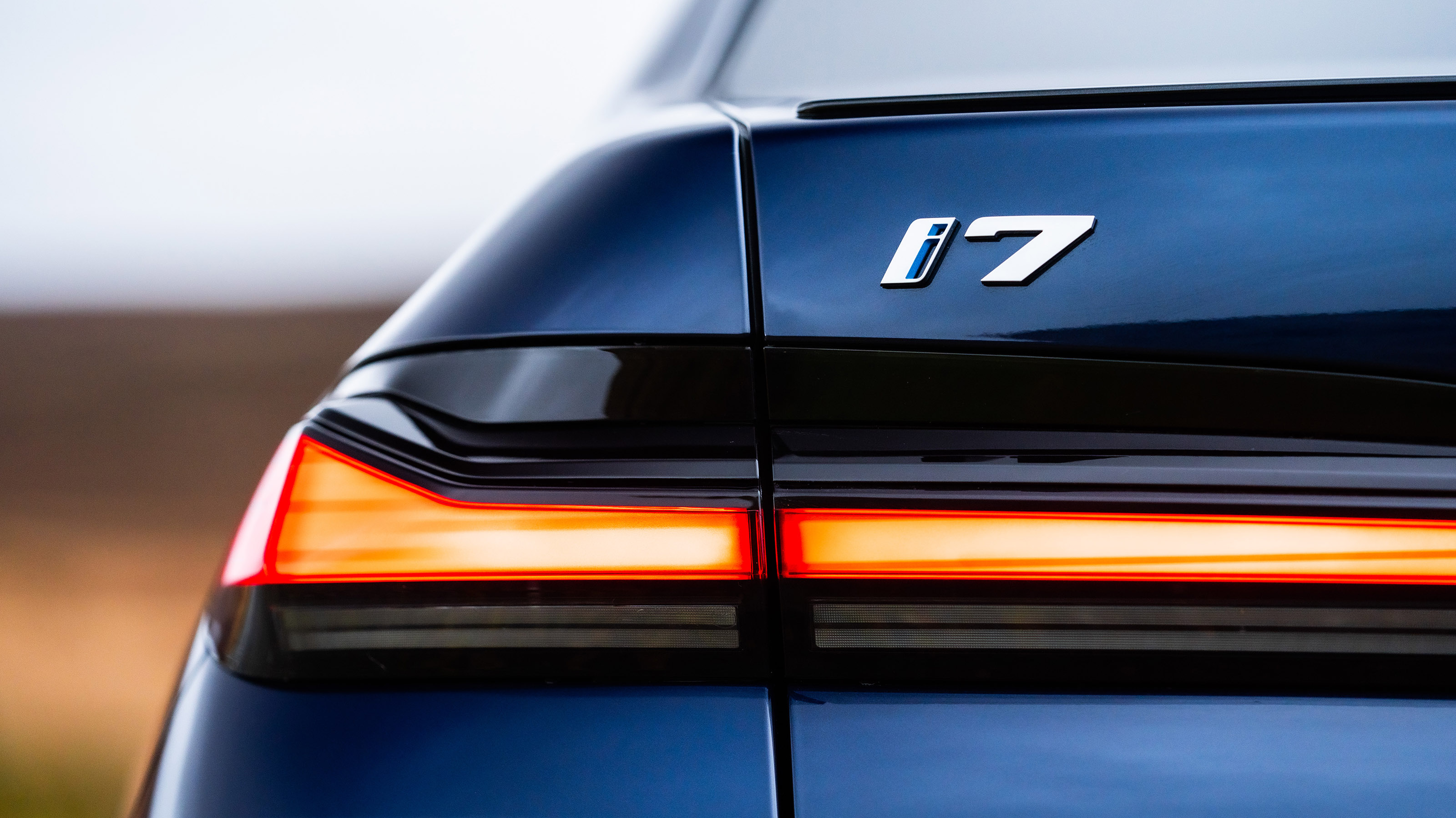 BMW i7 UK static exterior