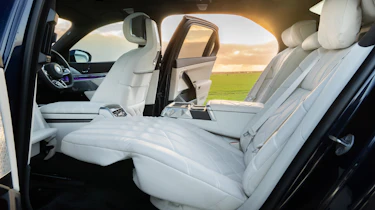 BMW i7 UK interior