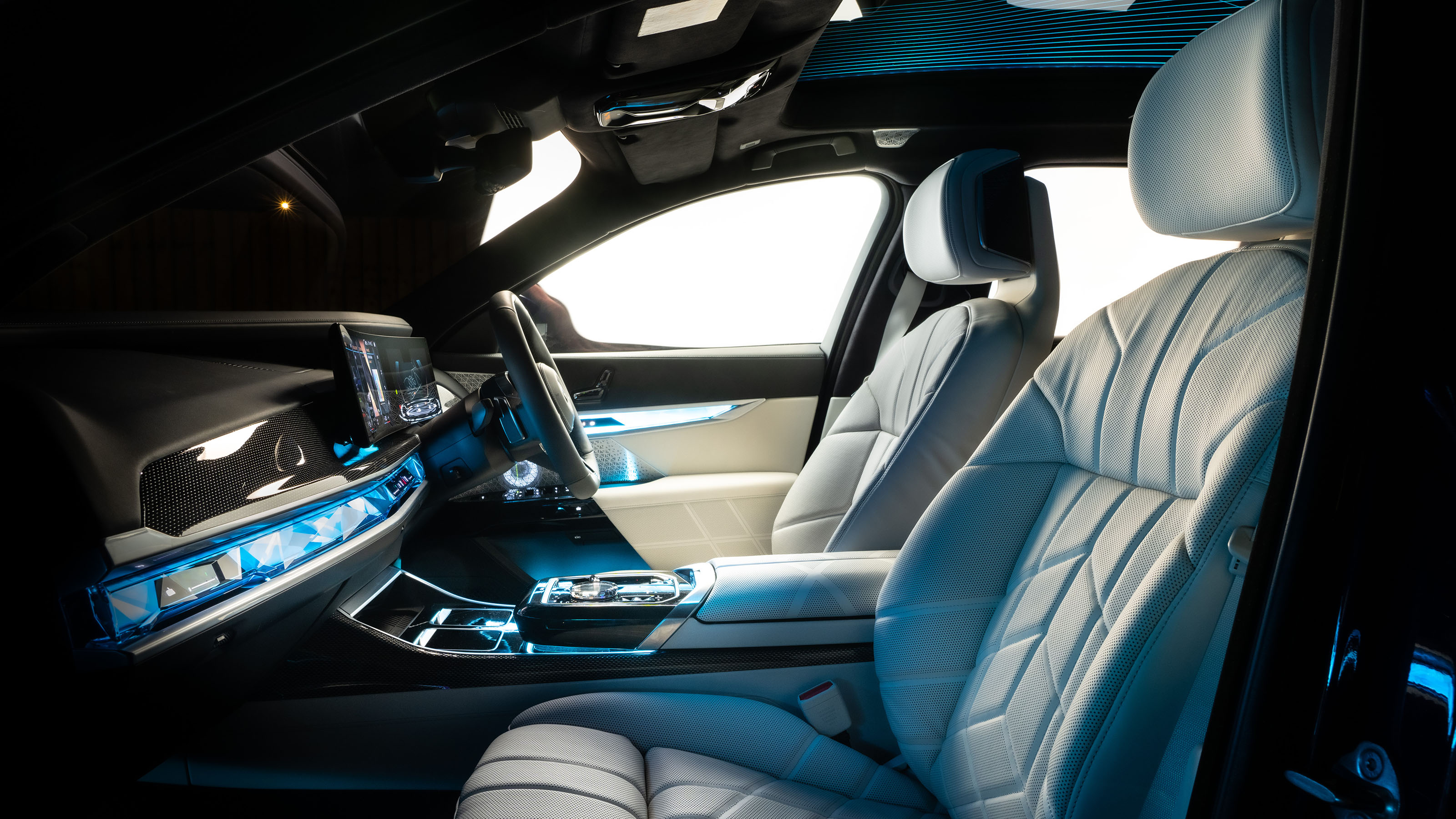 BMW i7 UK interior