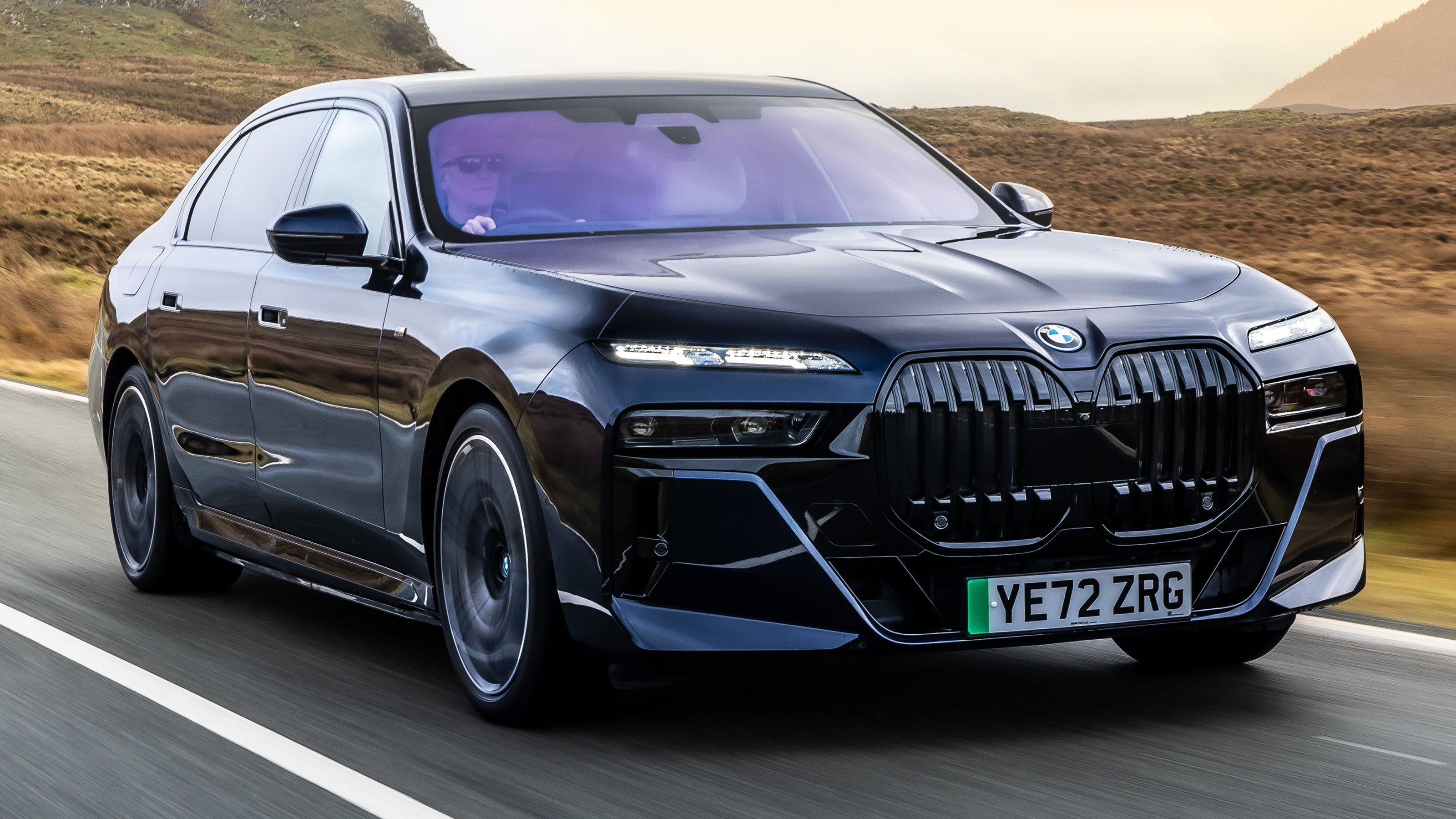 BMW i7 UK driving exterior