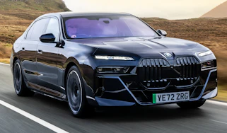 BMW i7 UK driving exterior