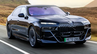 BMW i7 UK driving exterior