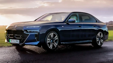 BMW i7 UK static exterior