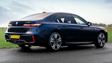 BMW i7 UK static exterior