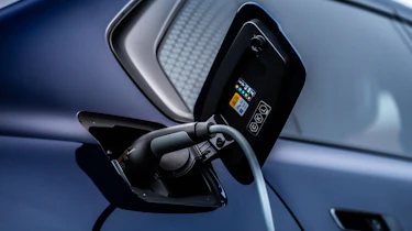 BMW i7 UK charging