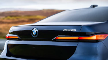 BMW i7 UK static exterior